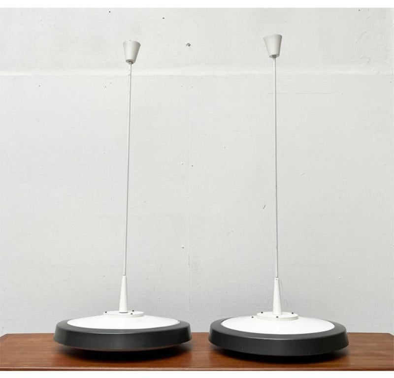 Set di 2 lampade minimaliste tedesche di metà secolo Model A 205 Ufo, anni '60 in vendita 6