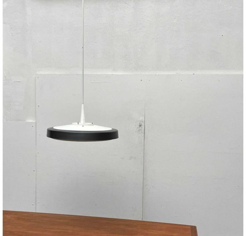 Set di 2 lampade minimaliste tedesche di metà secolo Model A 205 Ufo, anni '60 in vendita 8