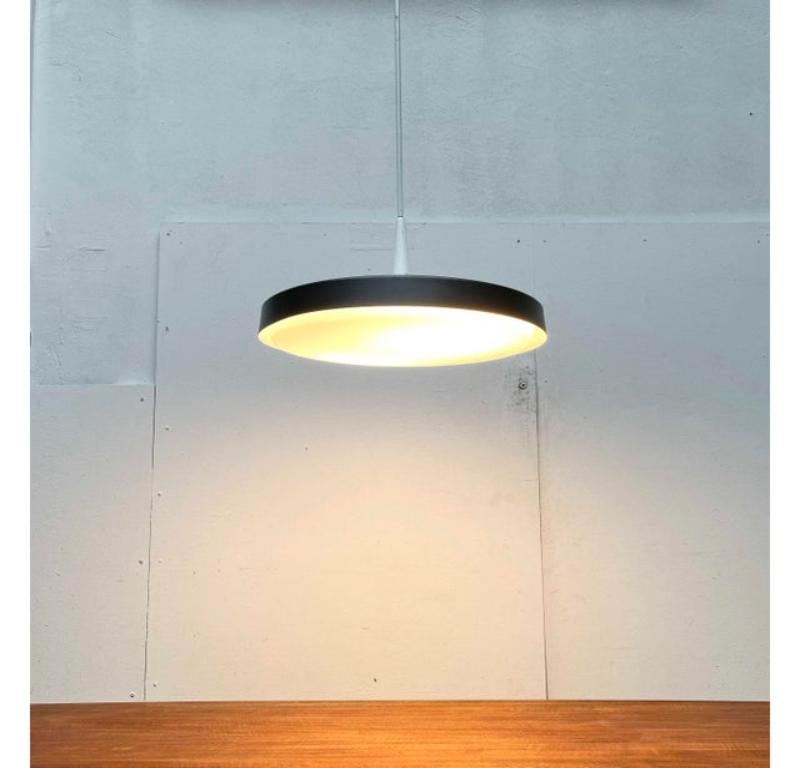Tedesco Set di 2 lampade minimaliste tedesche di metà secolo Model A 205 Ufo, anni '60 in vendita