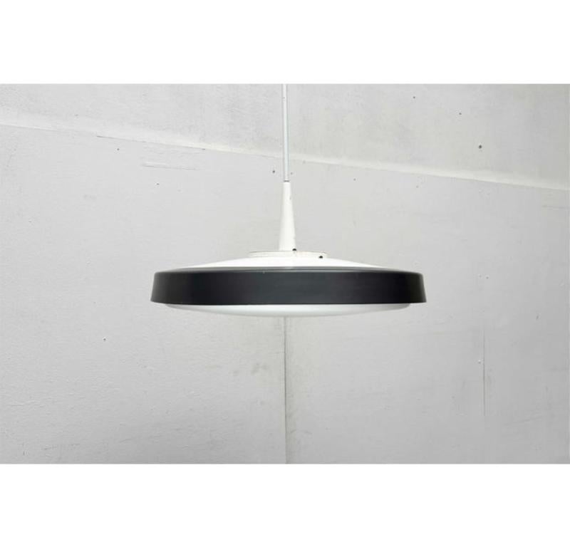 Set di 2 lampade minimaliste tedesche di metà secolo Model A 205 Ufo, anni '60 in vendita 2