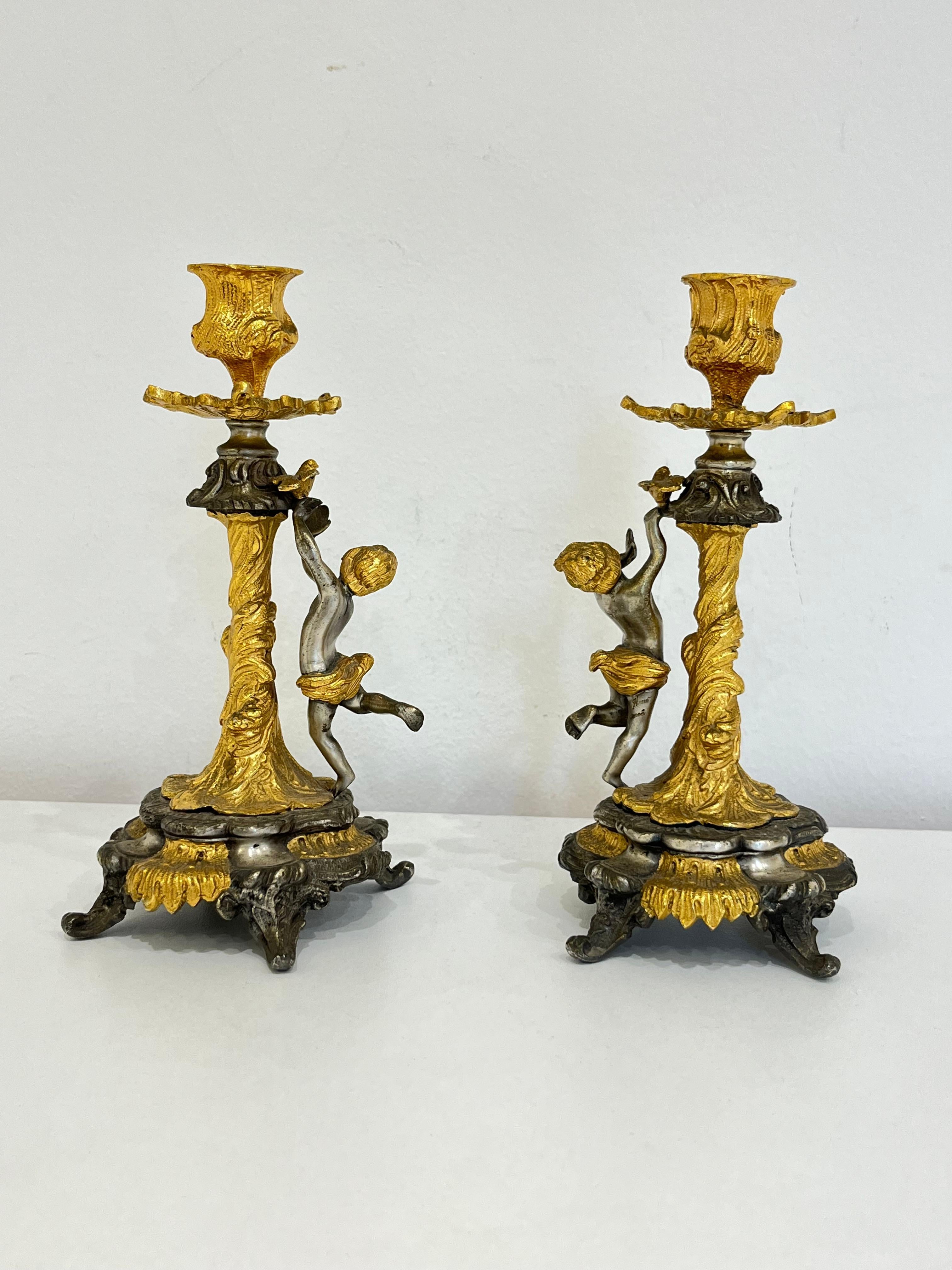 Set di 2 candelieri in peltro dorato di metà secolo 1950 In condizioni buone in vendita a Palermo, IT