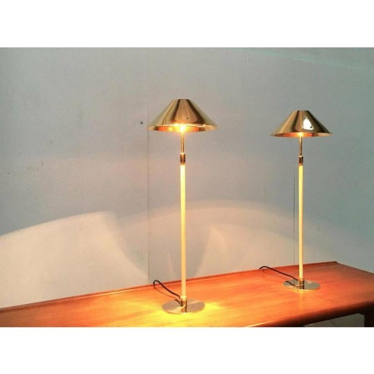 Juego de 2 lámparas de mesa de latón Hollywood Regency de mediados de siglo, años 60 Moderno de mediados de siglo en venta