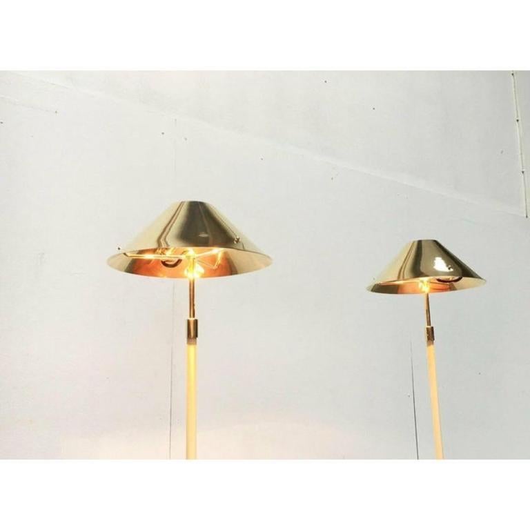 Juego de 2 lámparas de mesa de latón Hollywood Regency de mediados de siglo, años 60 Metal en venta
