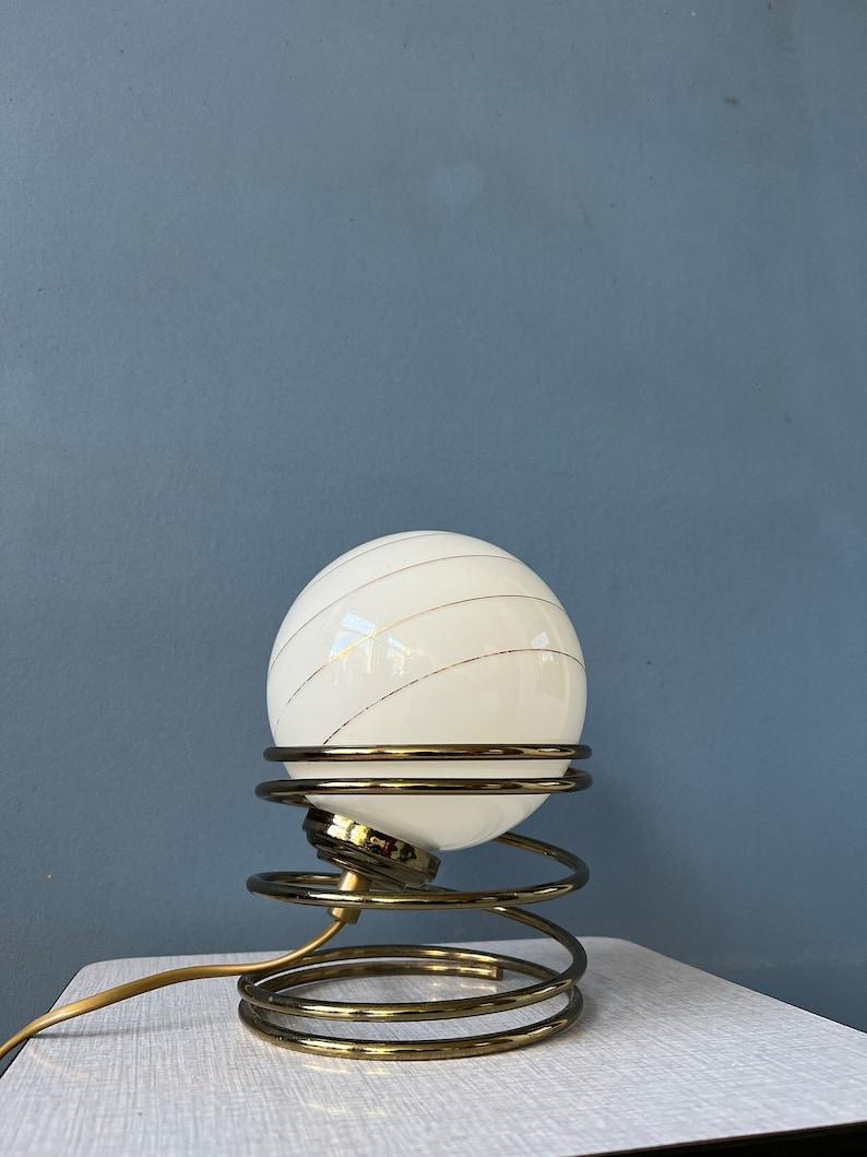 Ensemble de 2 lampes de table Hollywood Regency du milieu du siècle dernier avec verre opalin en vente 3