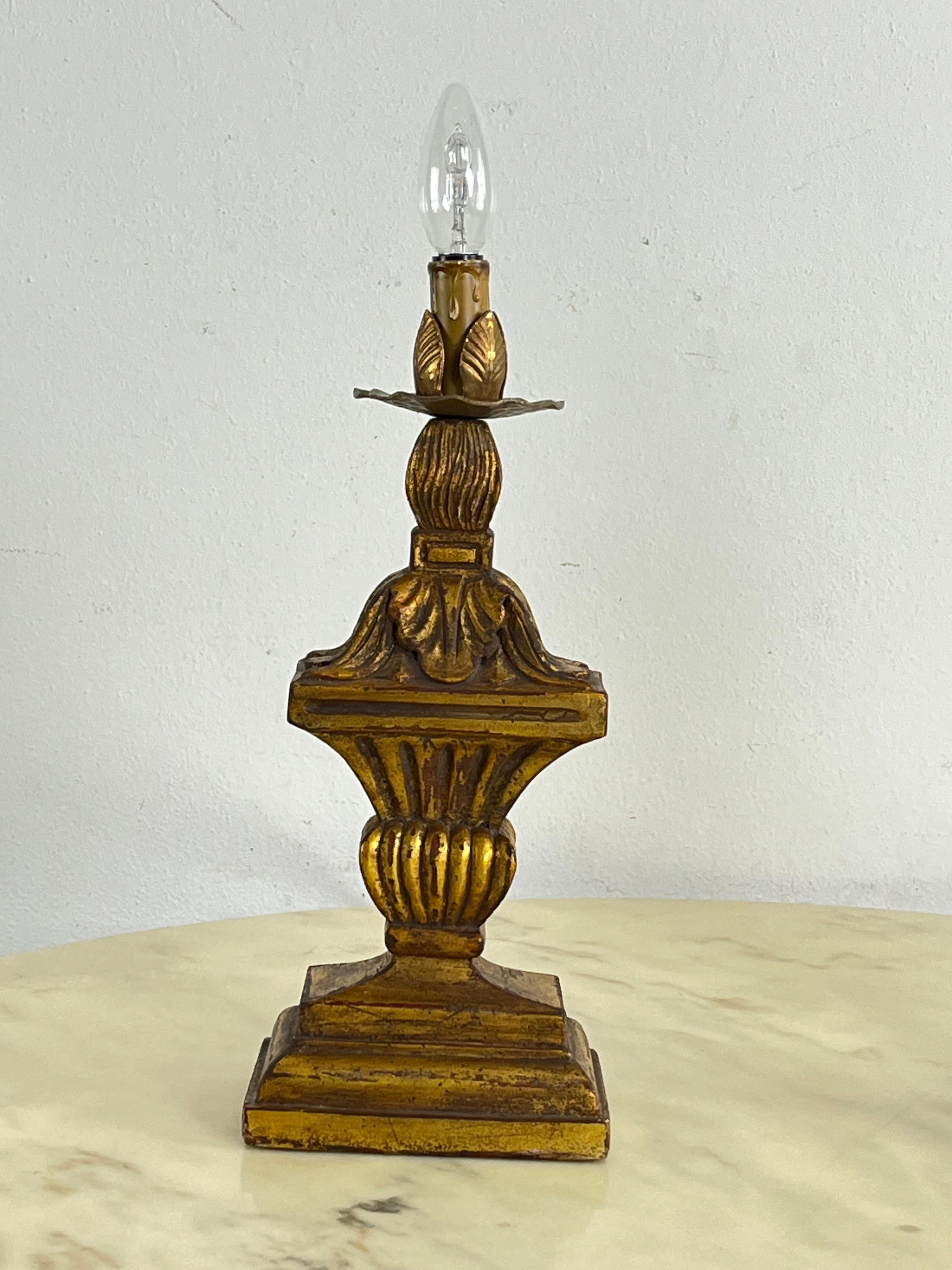 Legno Set di 2 lampade da tavolo italiane del 1950 di metà secolo in vendita