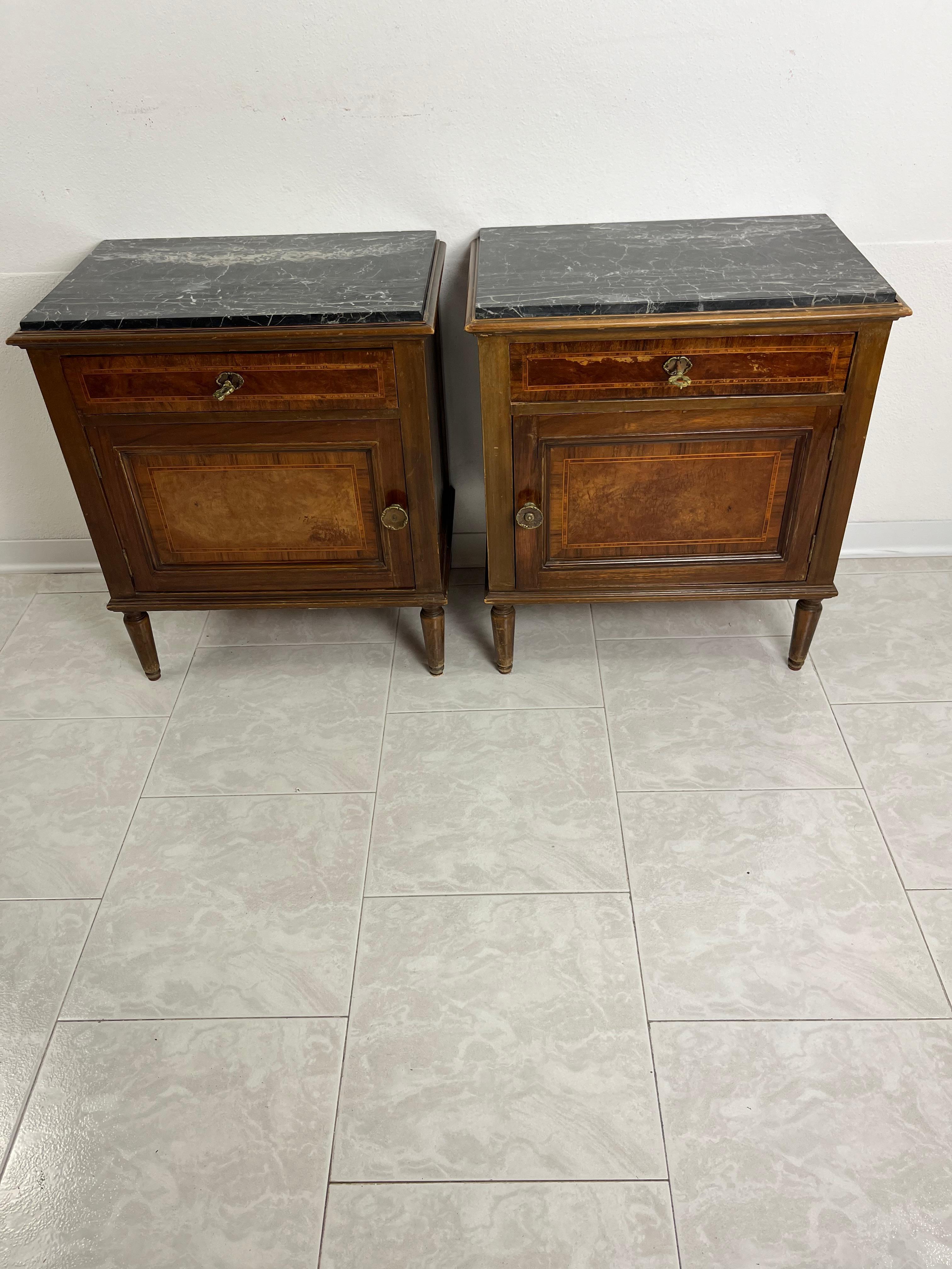 Set of 2 Mid-Century Italian bedside tables in wood and fine marble top, 1960s.
Equipped with door and drawer. Brass feet. Intact and in good condition, small signs of aging.

We guarantee adequate packaging and will ship via DHL, insuring the
