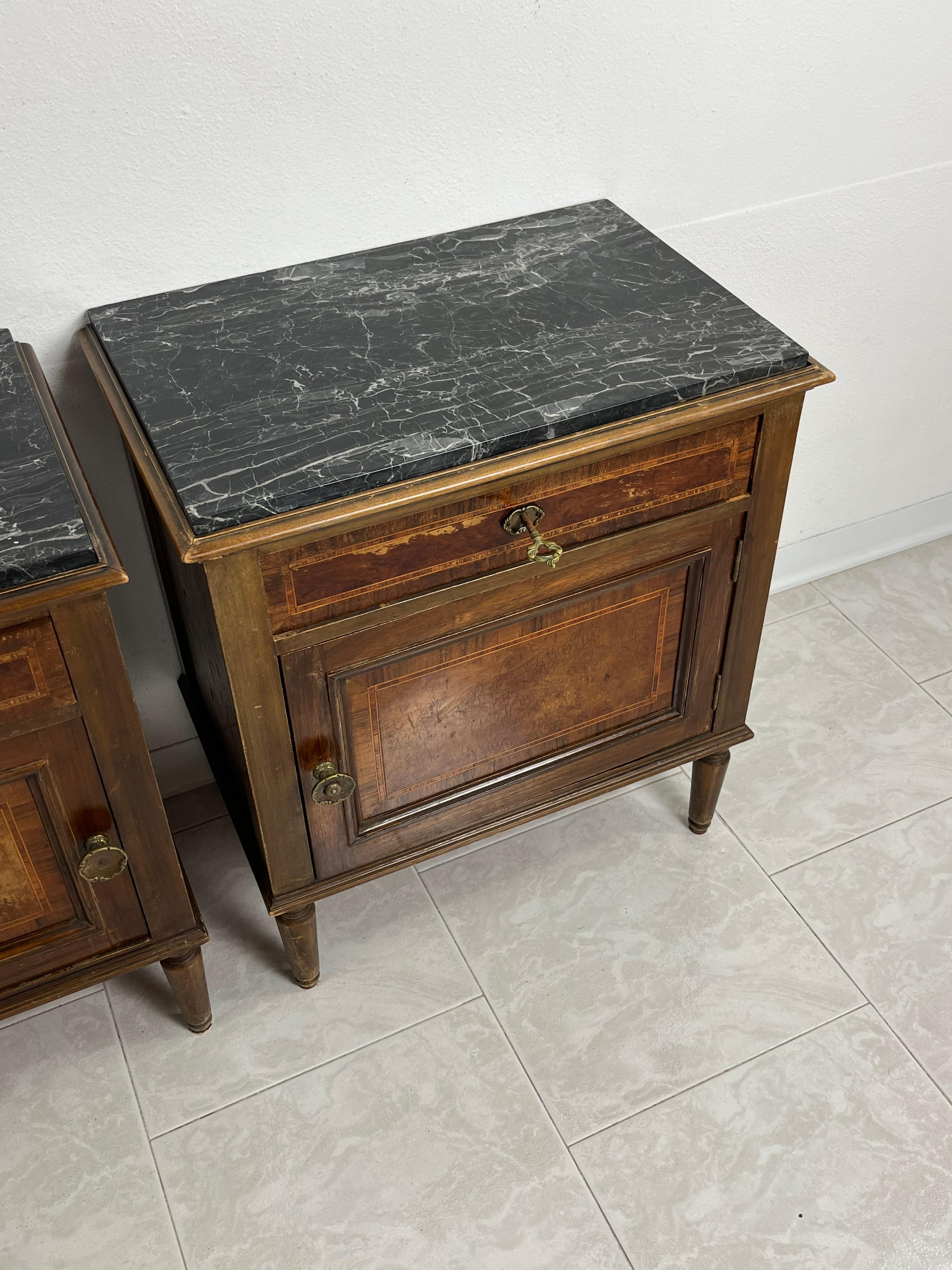Set of 2 Mid-Century Italian Bedside Tables in Wood and Fine Marble Top 1960s In Good Condition For Sale In Palermo, IT