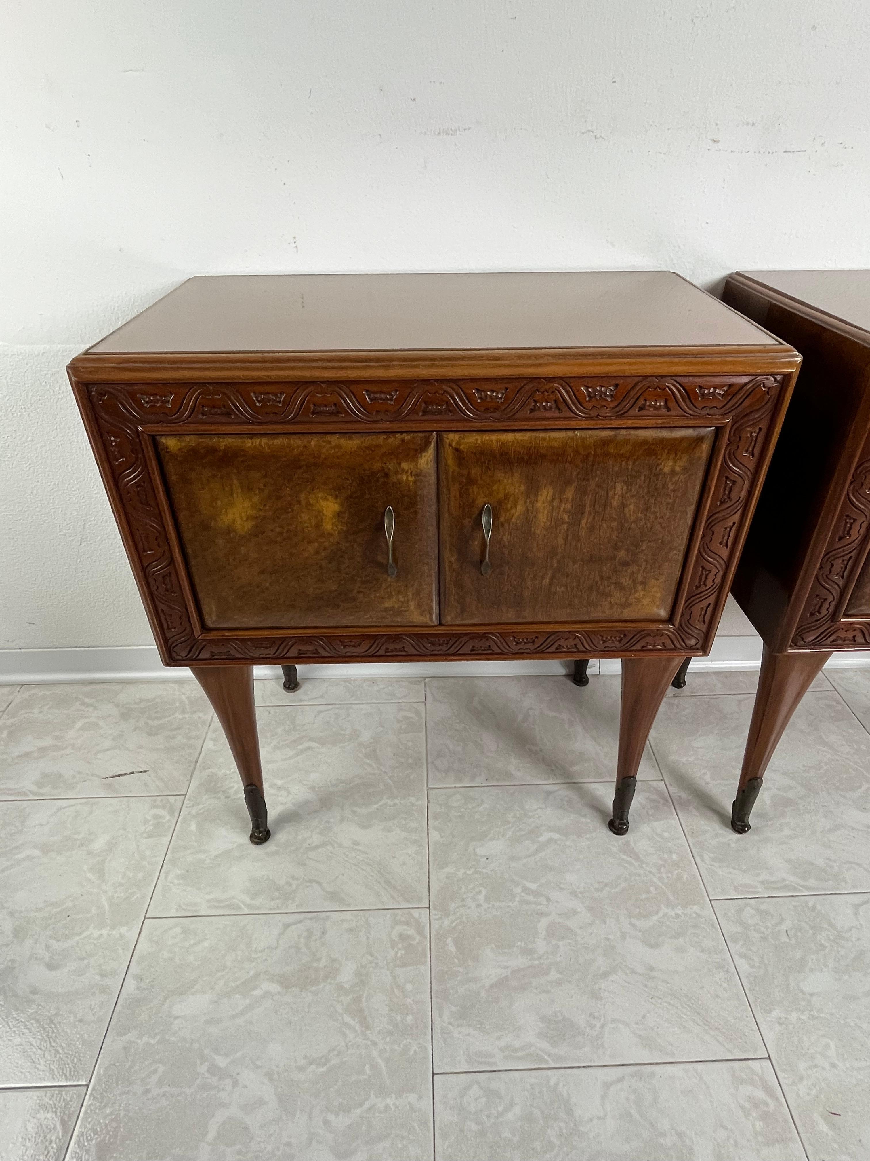 Italiano Set di 2 comodini del 1950 dal design italiano di metà secolo in vendita