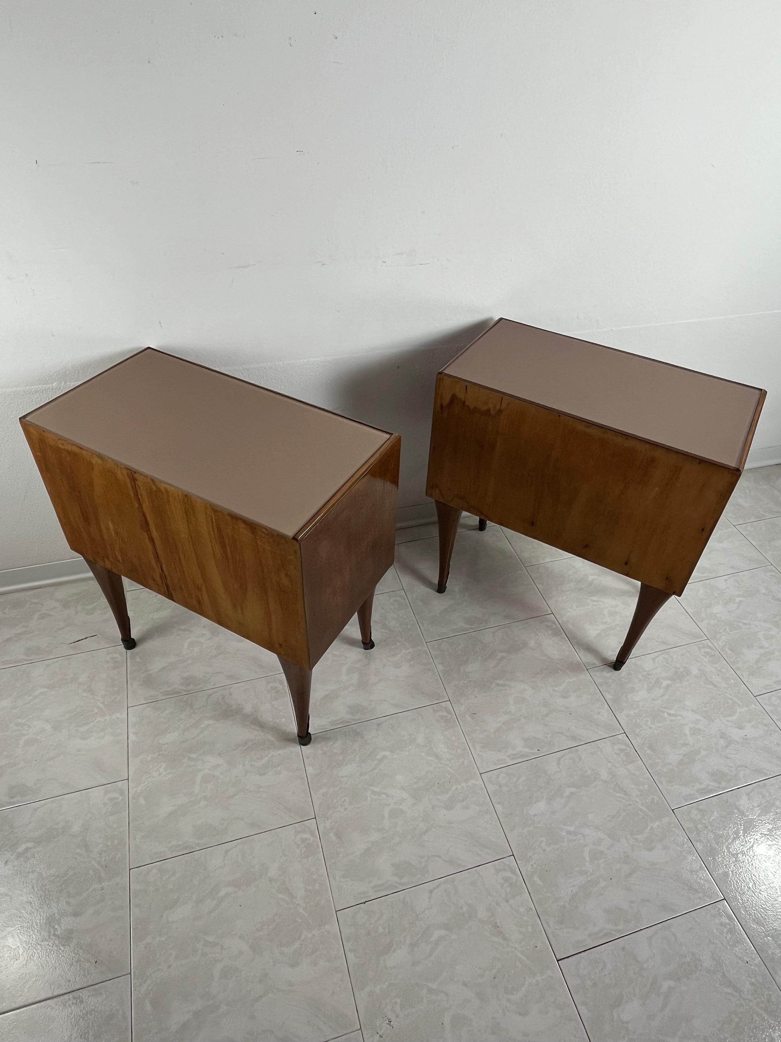 Set di 2 comodini del 1950 dal design italiano di metà secolo in vendita 2