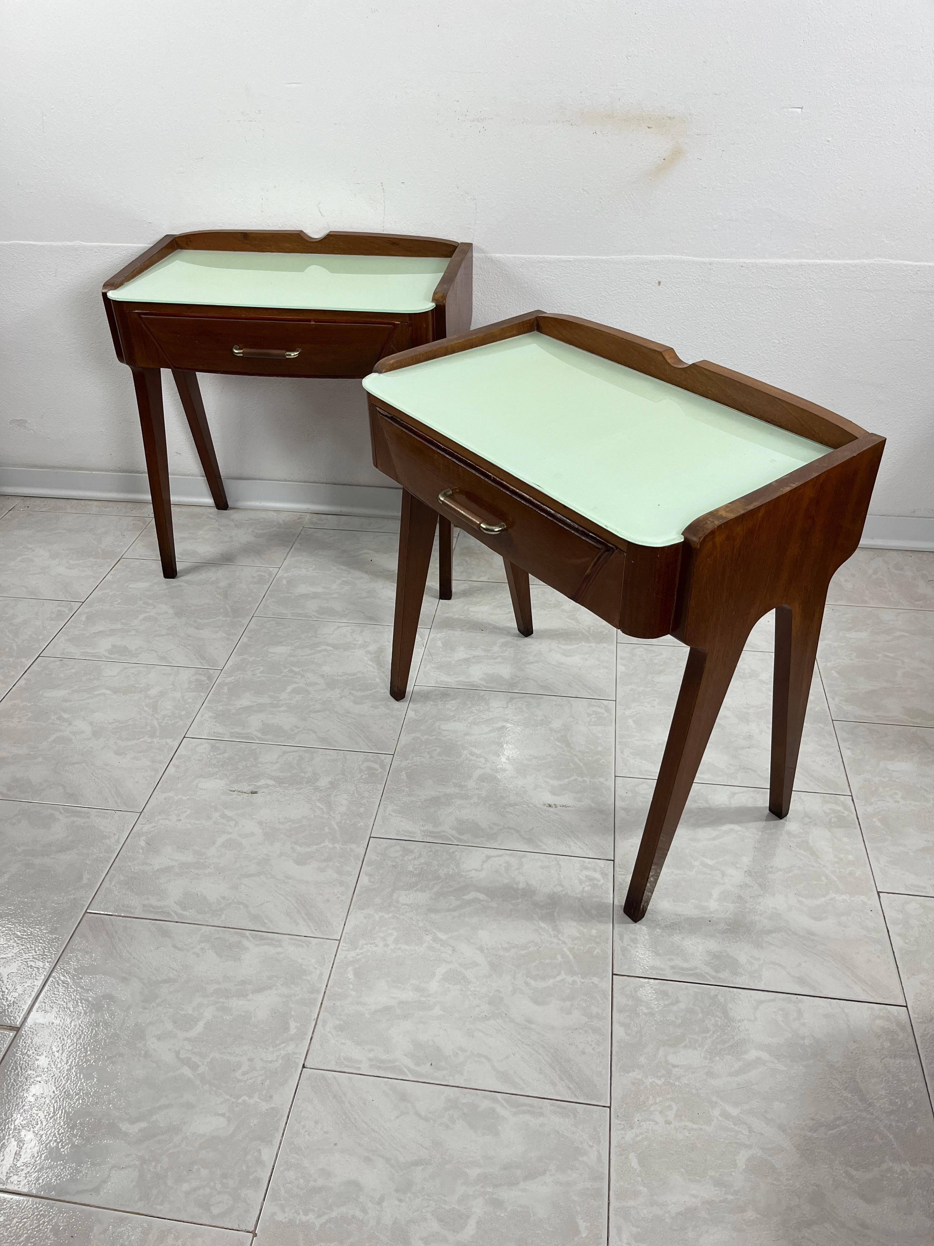 Set di 2 comodini italiani di metà secolo attribuiti a Ico Parisi, anni '50 In condizioni buone in vendita a Palermo, IT