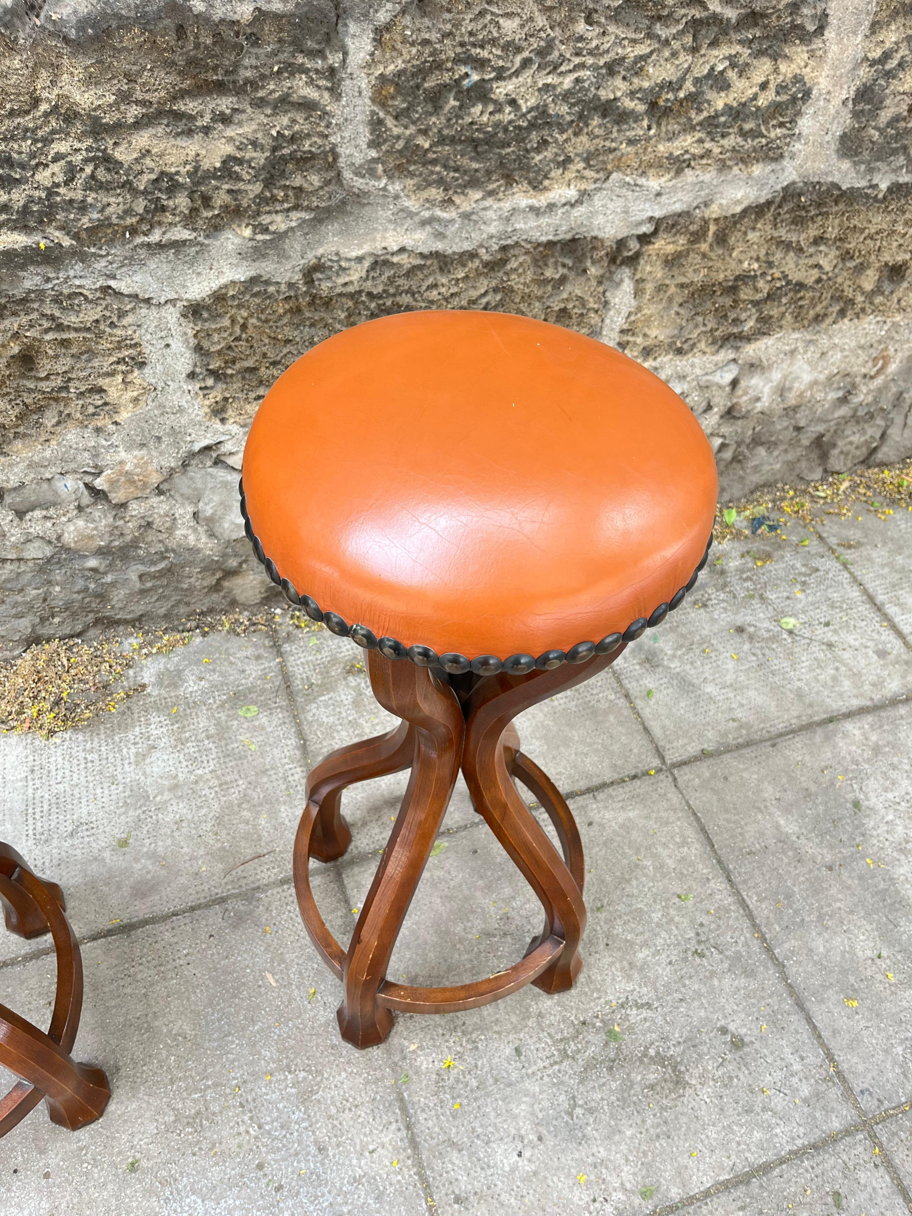 Milieu du XXe siècle Ensemble de 2 tabourets en bois italiens du milieu du siècle 1960 en vente