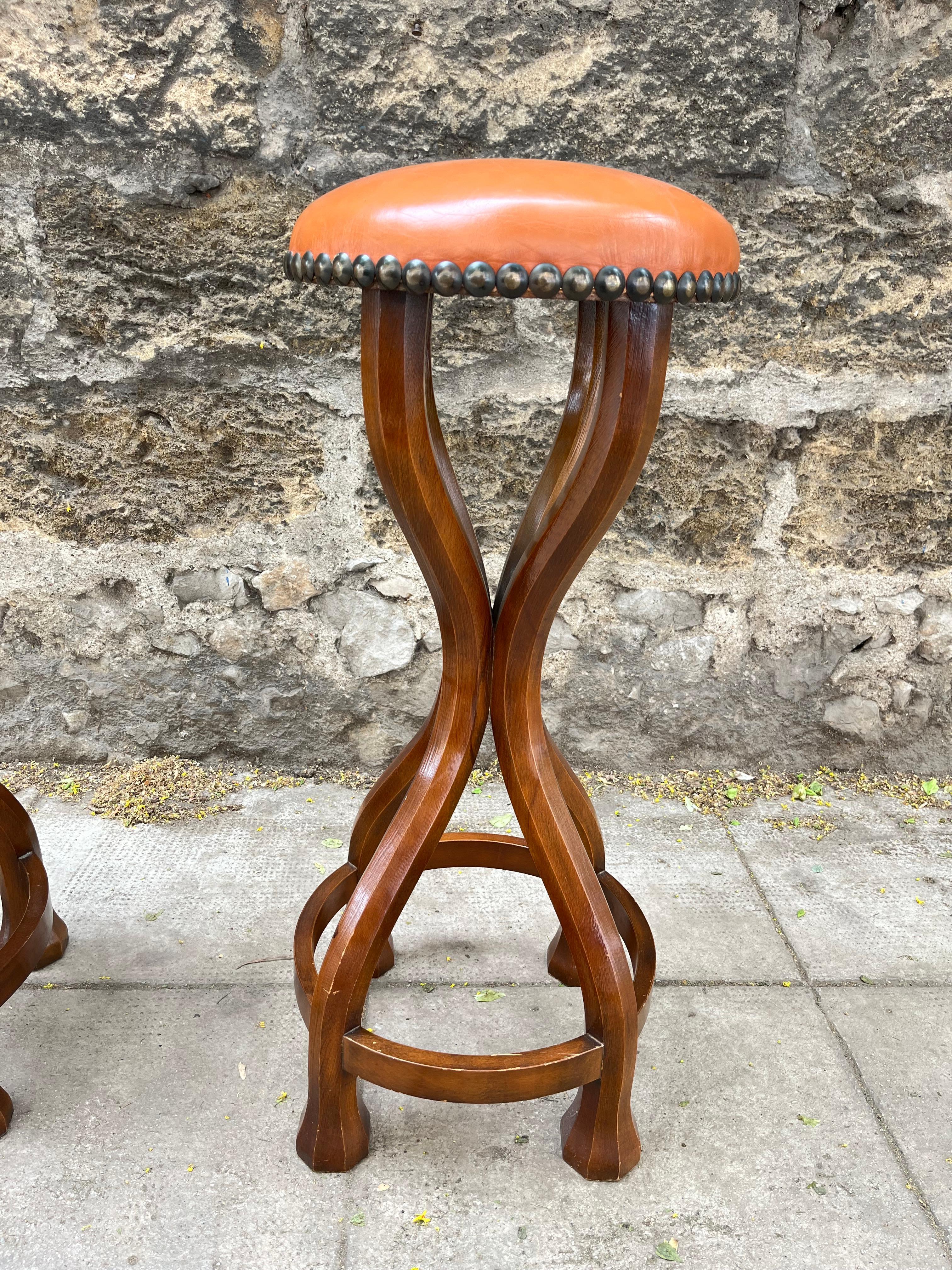 Bois Ensemble de 2 tabourets en bois italiens du milieu du siècle 1960 en vente