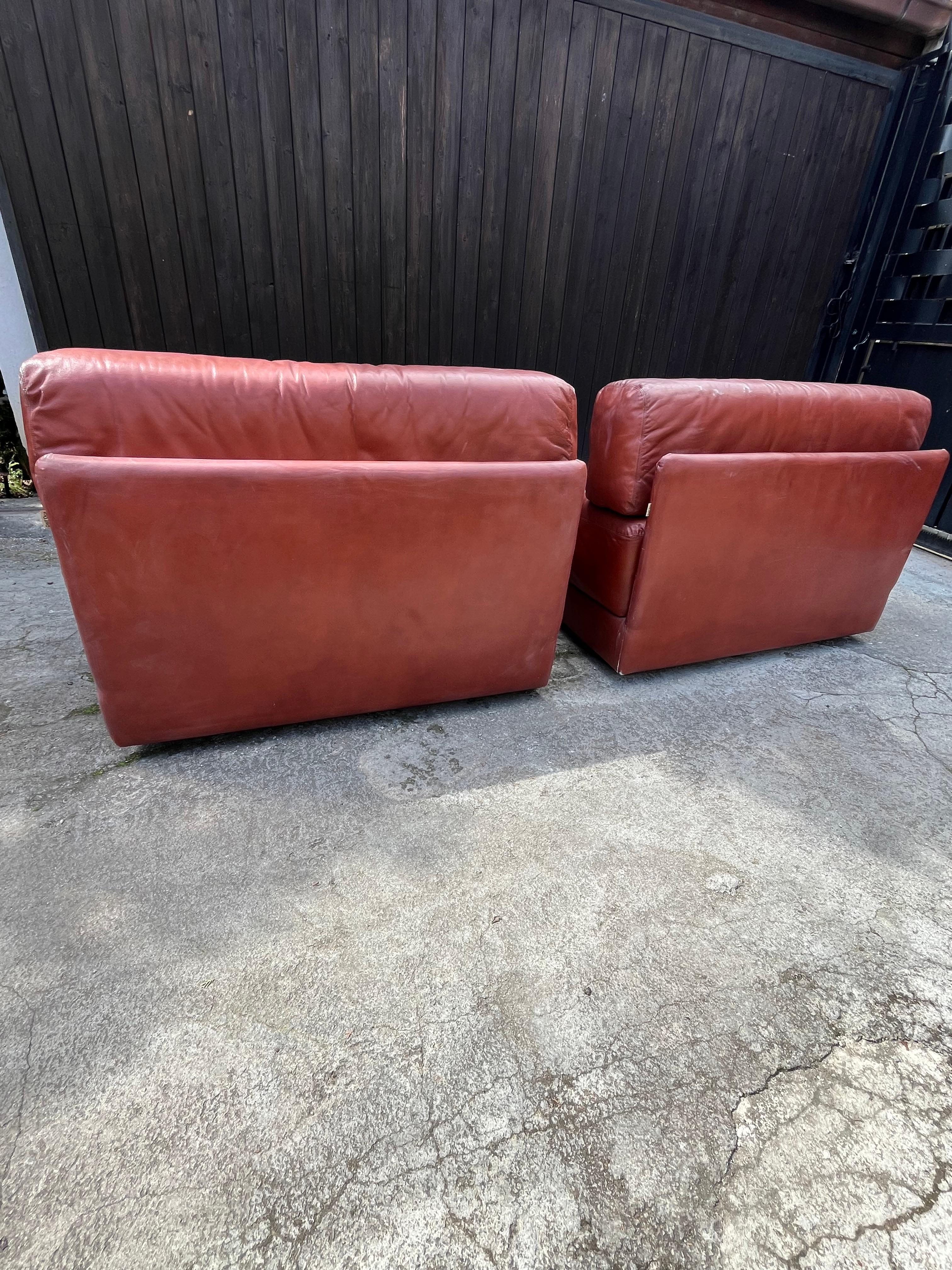 Set of 2 Mid-Century Leather armchairs Dall'Oca italian design 1970s For Sale 5