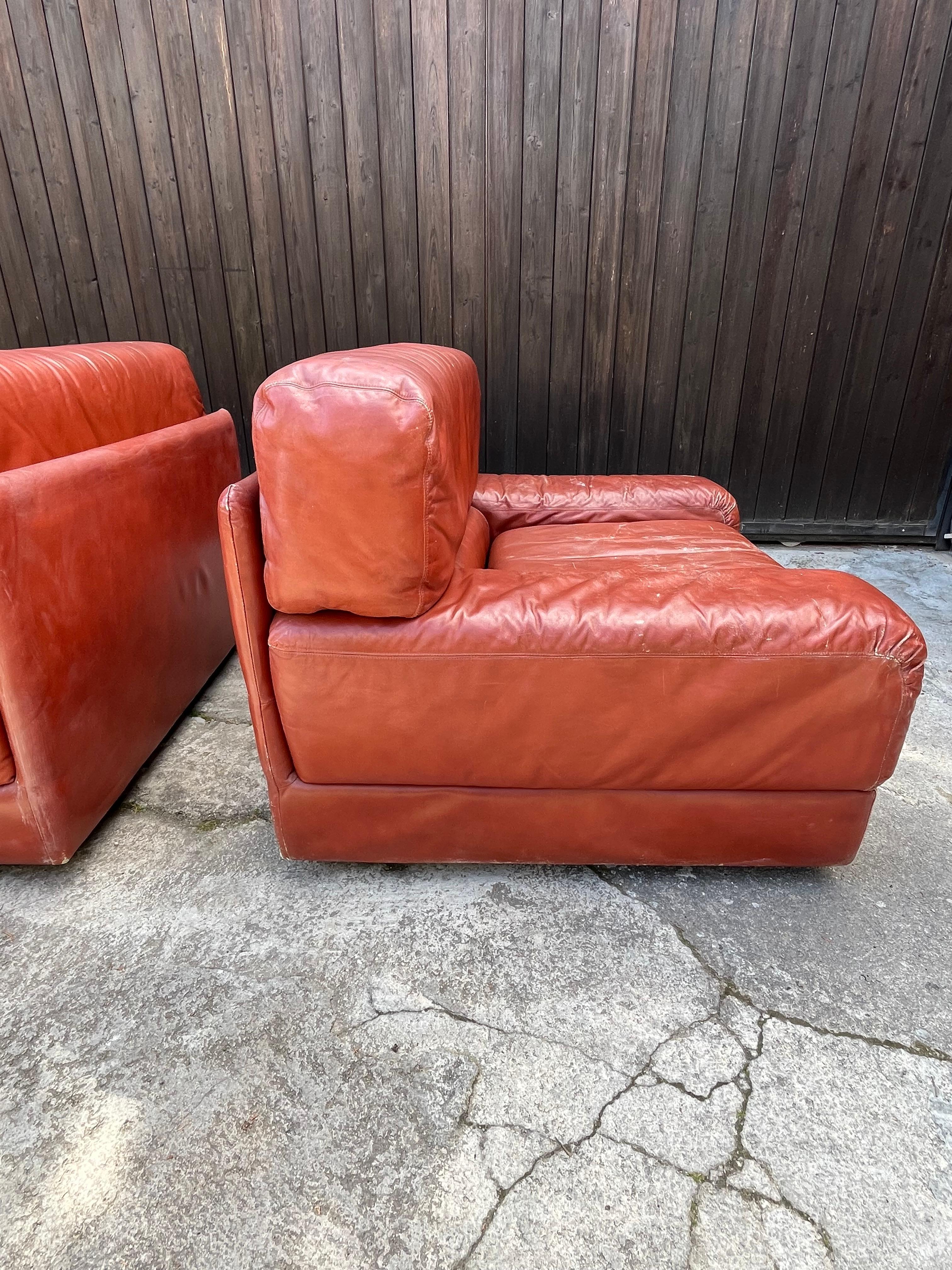 Set of 2 Mid-Century Leather armchairs Dall'Oca italian design 1970s For Sale 4