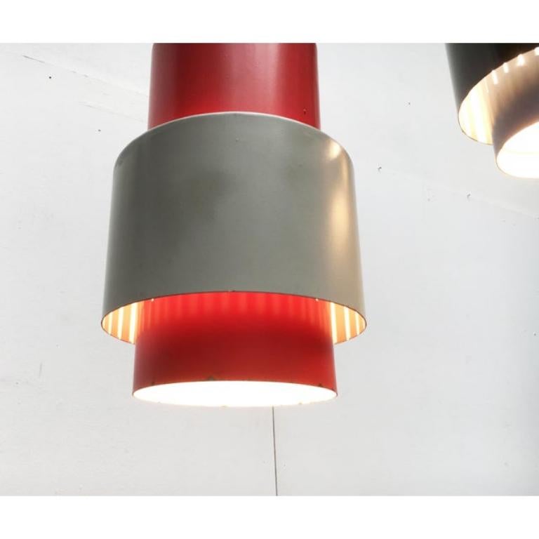 Mid-Century moderno Set di 2 lampade a sospensione in metallo del Medioevo in vendita