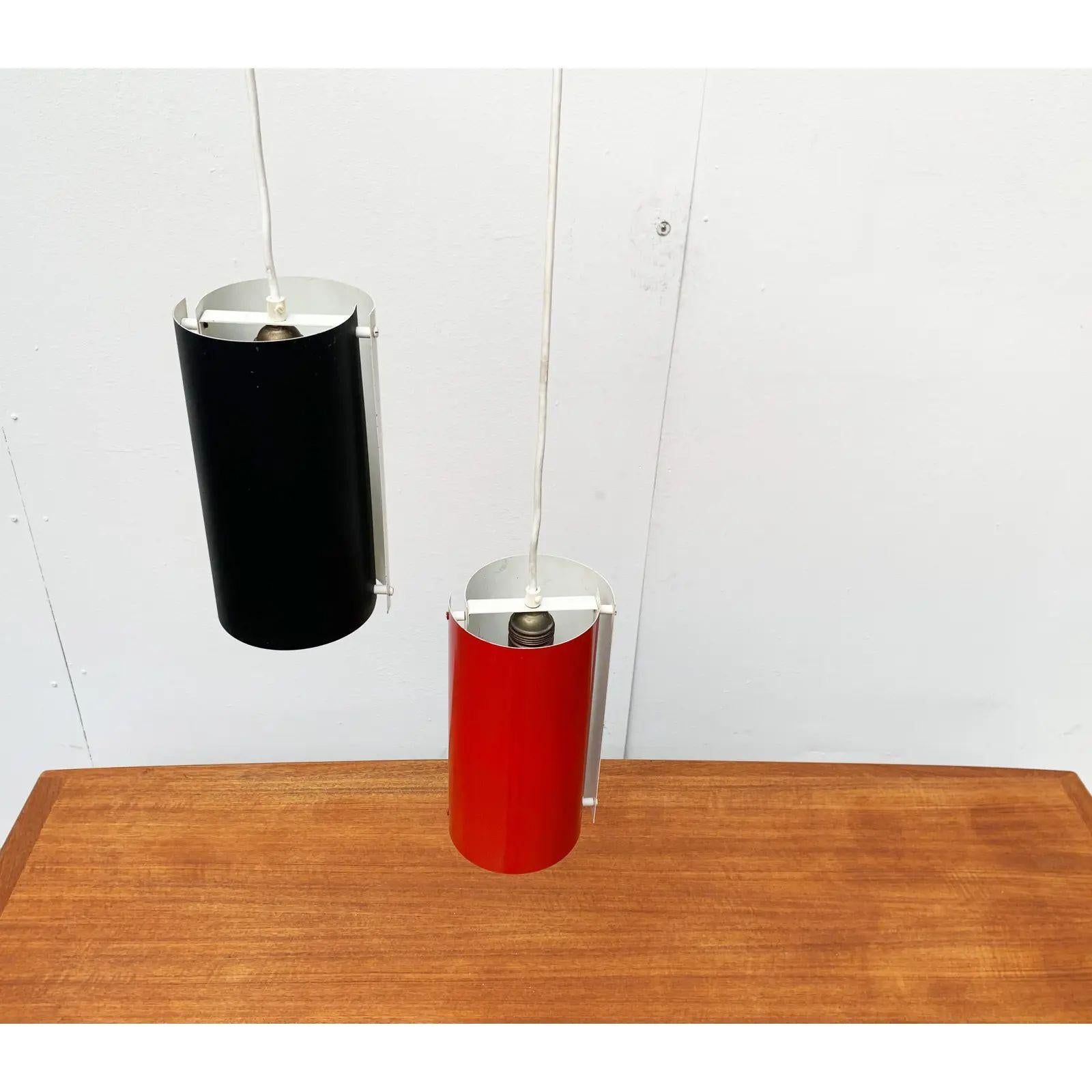 Set di 2 lampade a sospensione in metallo minimaliste di metà secolo, anni '60 In condizioni buone in vendita a Hamburg, DE