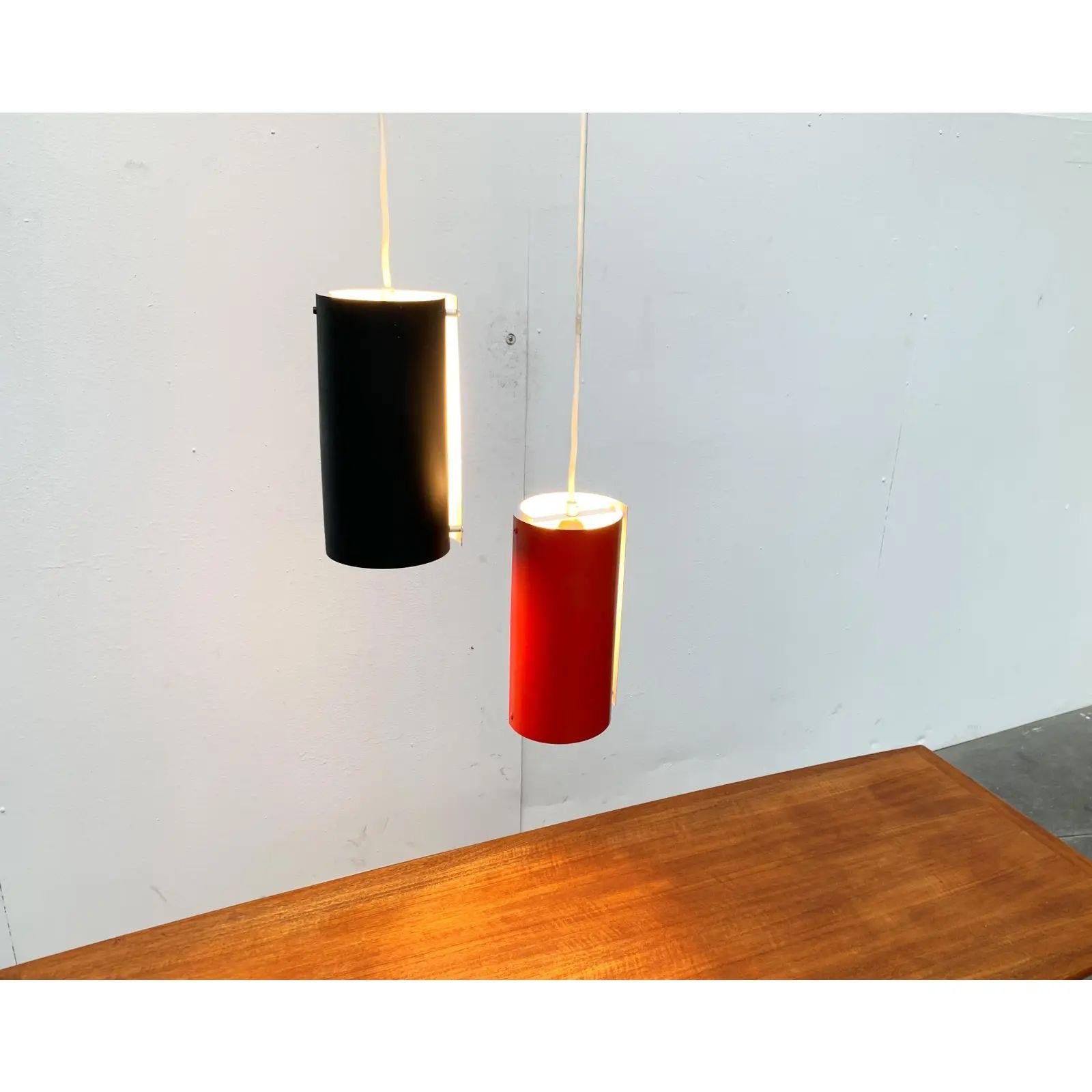 Metallo Set di 2 lampade a sospensione in metallo minimaliste di metà secolo, anni '60 in vendita