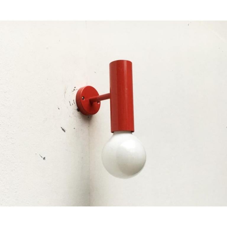 Juego de 2 apliques minimalistas rojos de mediados de siglo, años 60 en Bueno estado para la venta en Hamburg, DE