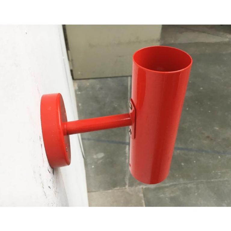 Juego de 2 apliques minimalistas rojos de mediados de siglo, años 60 Metal en venta