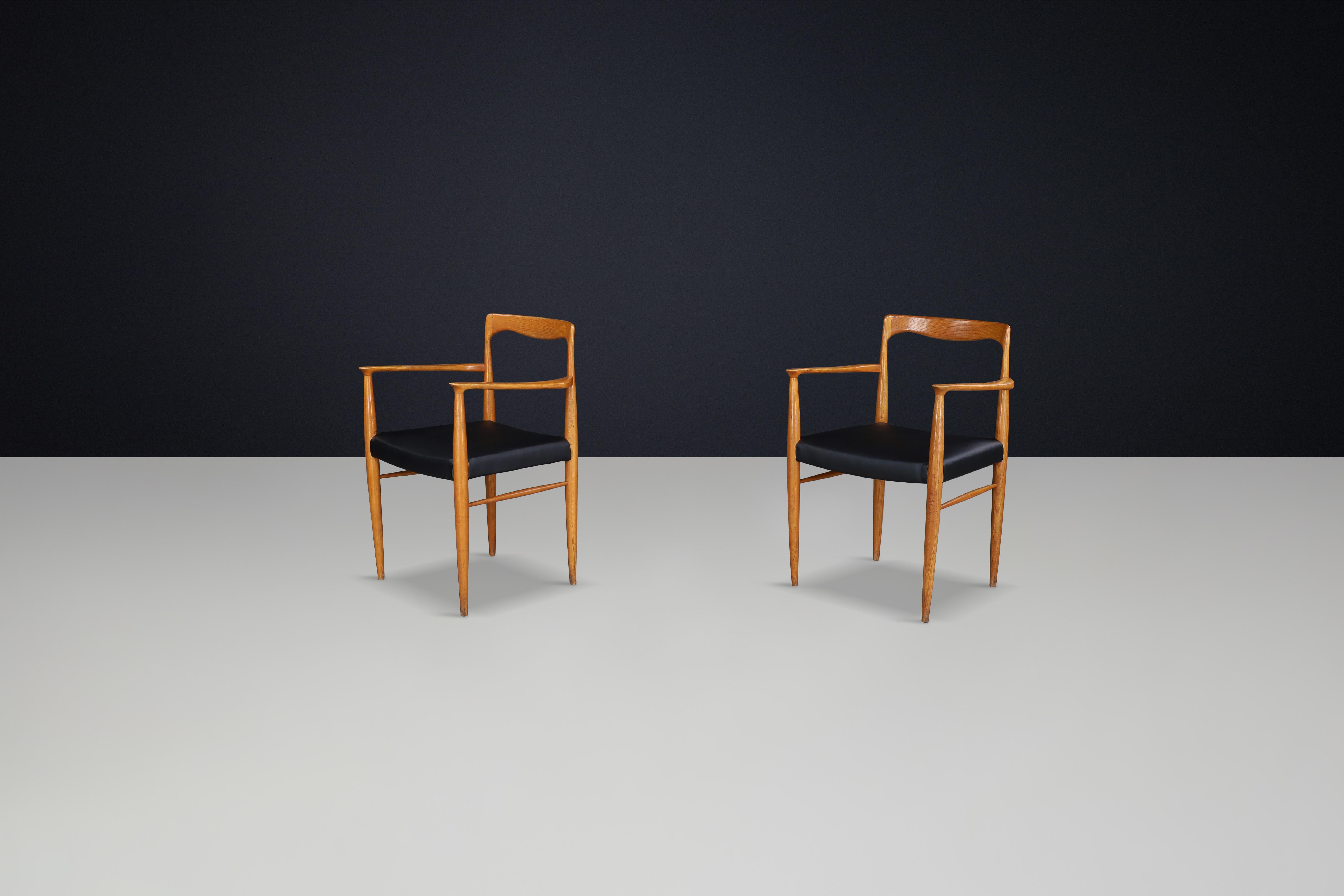 Ensemble de 2 fauteuils Modernity du milieu du siècle par Sedláček & Vyčítal, Czechoslovakia 1970. en vente 1