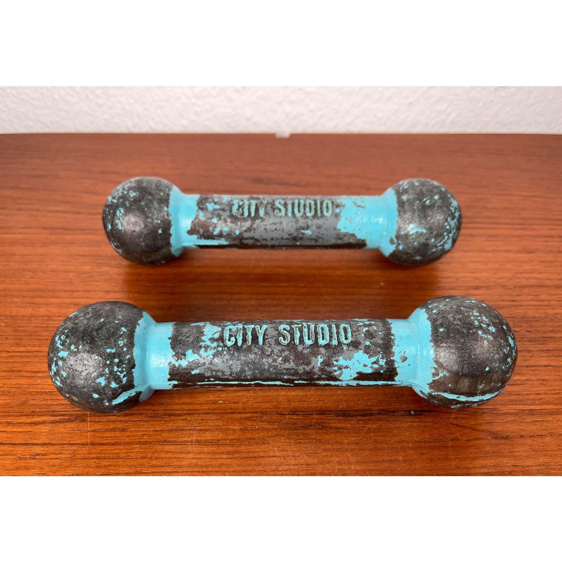 Mid-Century Modern Dumbbells, 1960s, Set of 2, in Very Good conditions. Designed 1960 to 1969

Additional information:
Materials: Metal
Color: Blue
Style: Mid-Century Modern
Period: 1960s
Item Type: Vintage, Antique or Pre-owned
Dimensions: 7.09ʺW ×