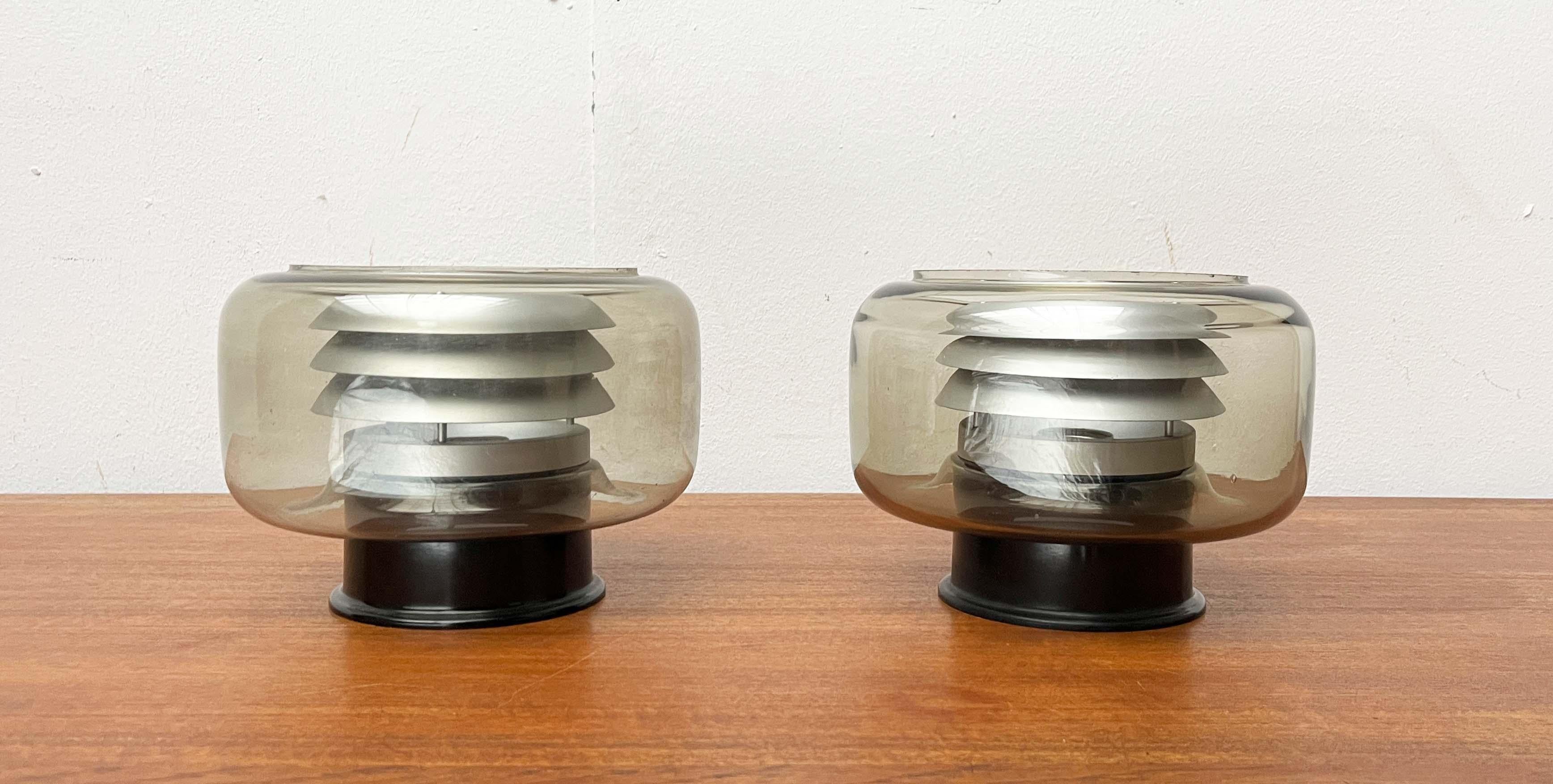 Juego de 2 Flus de metal laminar y cristal ahumado de la Edad Espacial Alemana Moderna de Mediados de Siglo Moderno de mediados de siglo en venta