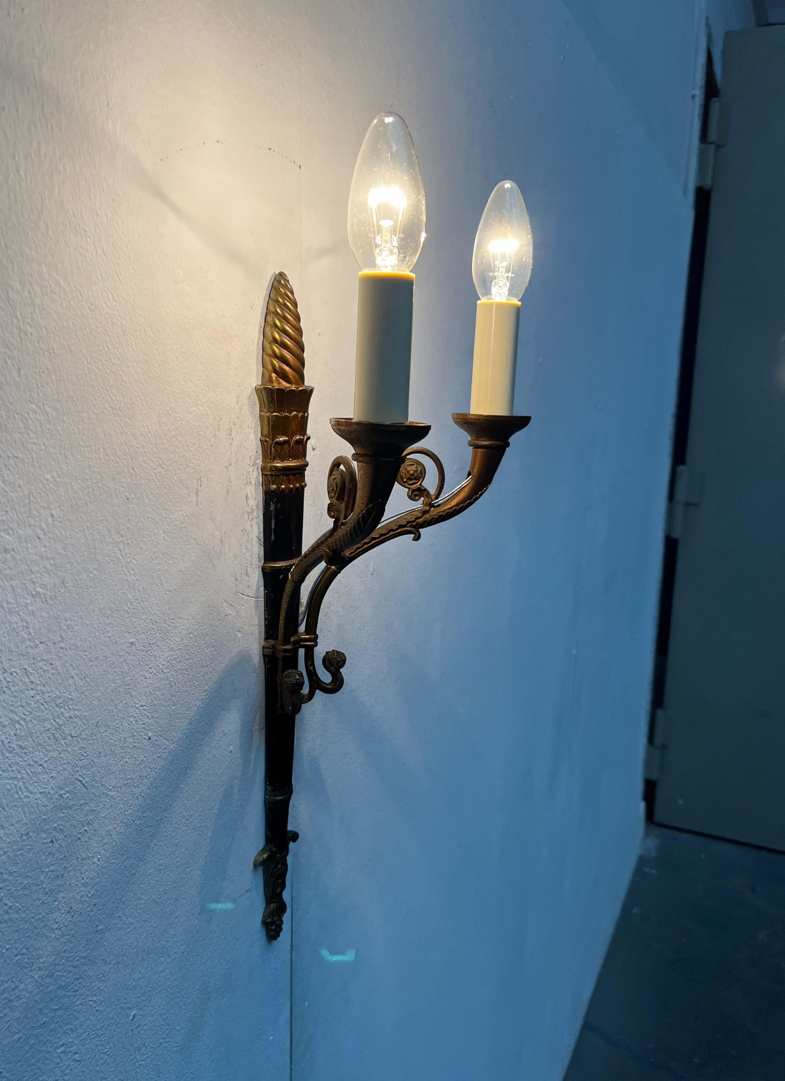 Set di 2 lampade neoclassiche italiane della metà del secolo scorso, anni '60 in vendita 3