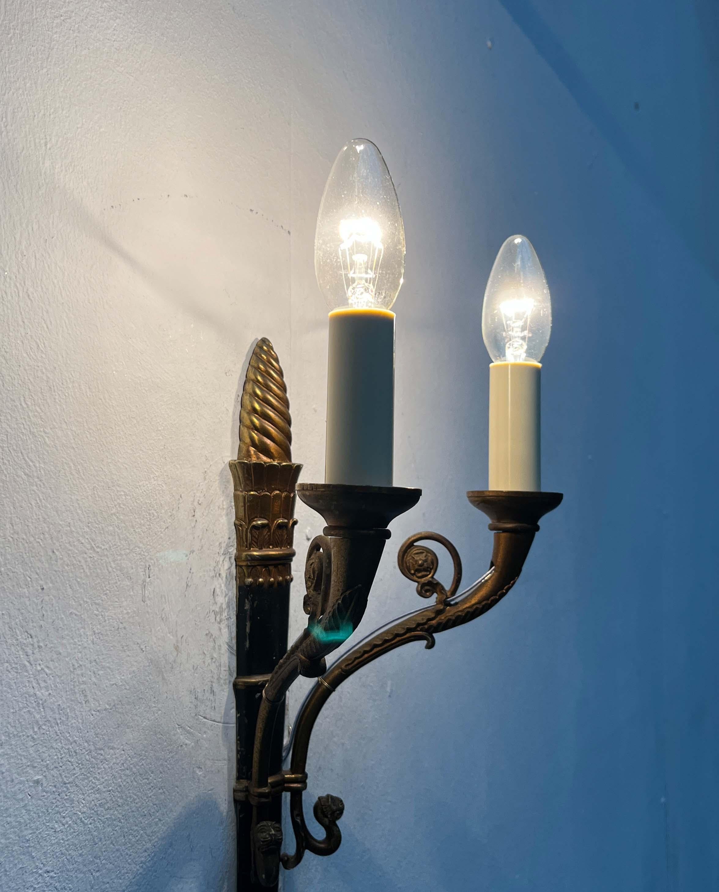 Set di 2 lampade neoclassiche italiane della metà del secolo scorso, anni '60 in vendita 2