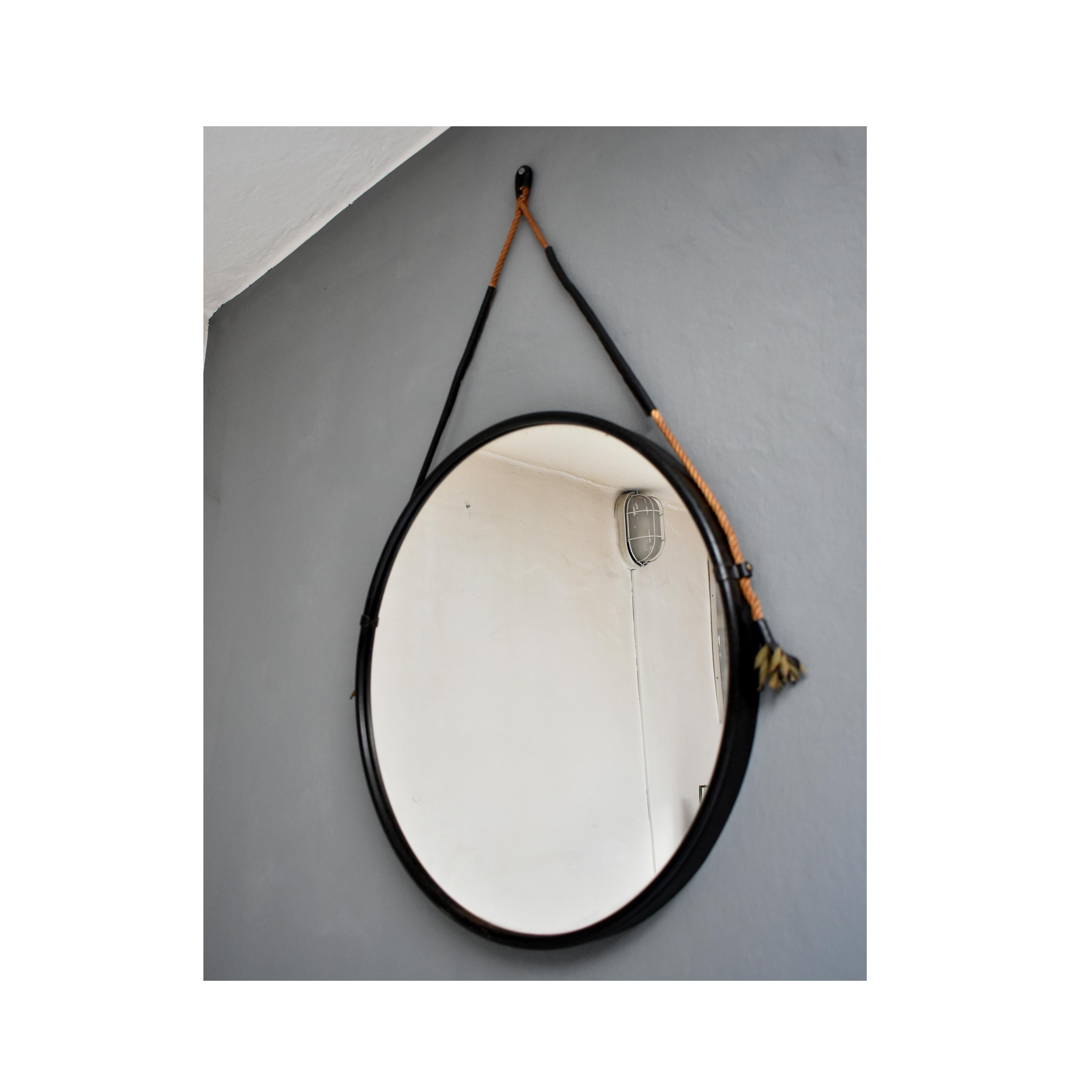 Italian Mid-Century Modern wall round mirror, 1960s
Available two pieces
Round wall mirror.
The mirrors have a black iron frame and a rope for hanging on the wall.
Very good condition, slight traces of time
Measurements in cm 50 x 87 H.