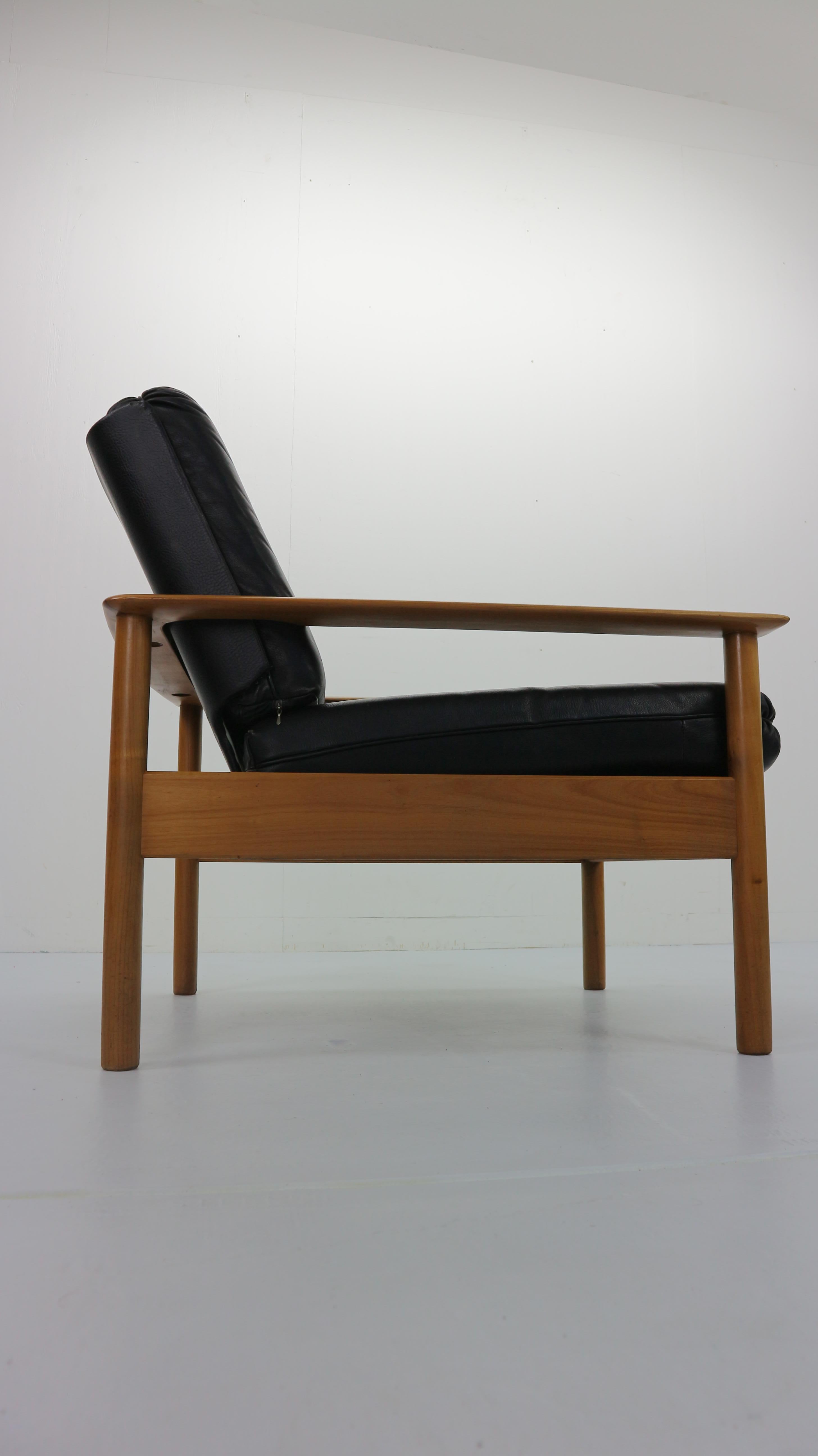 Set of 2 Mid-Century Modern Leather Lounge Chairs, Scandinavian Design 1960s 7