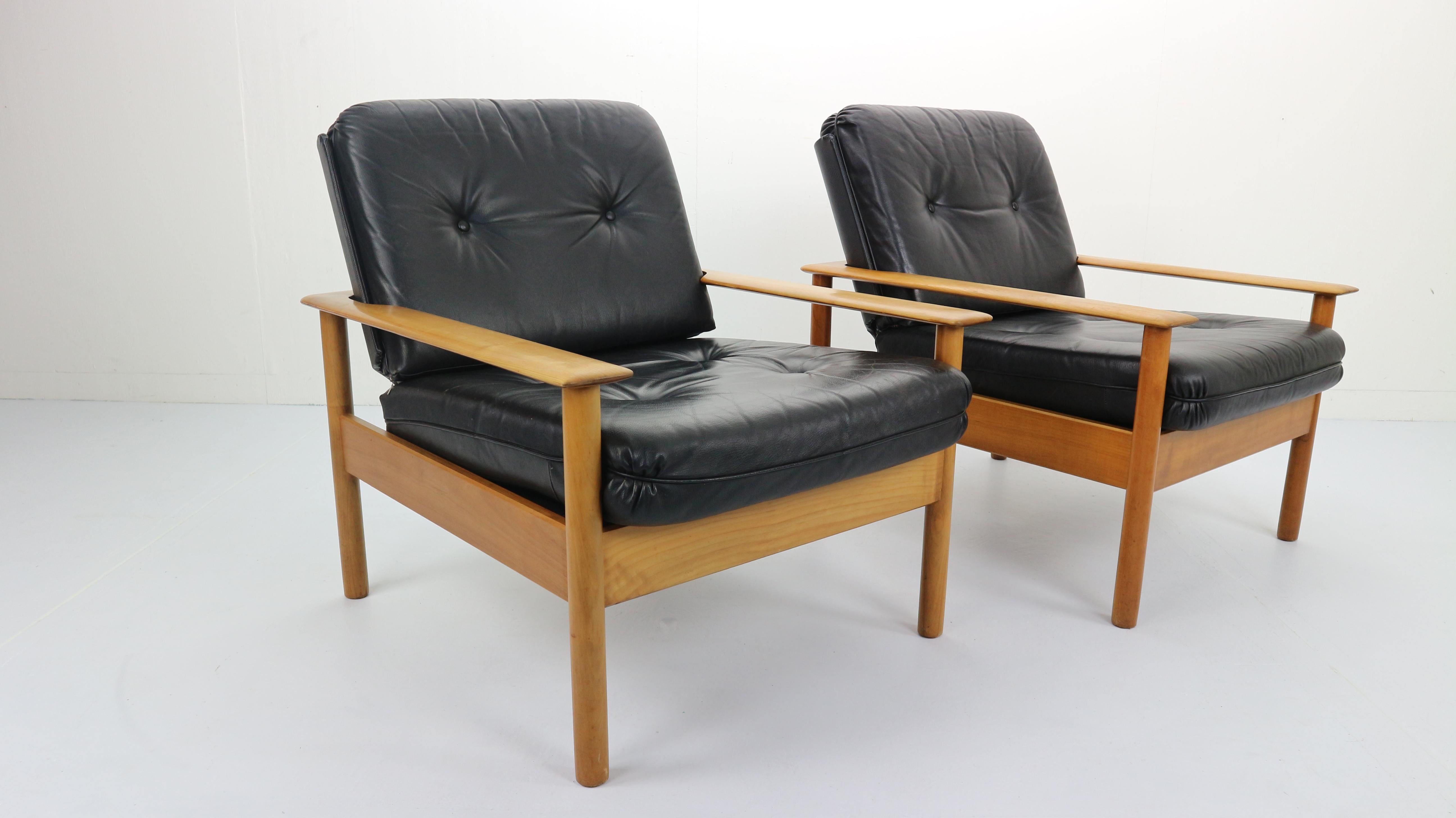 Set of two Mid-Century Modern- Scandinavian design lounge chairs 1960s.
Curved beech wood details gives an elegant finish touch of framing leather cushions.
Comfortable seating.
In good original condition with minor wear consistent with age and