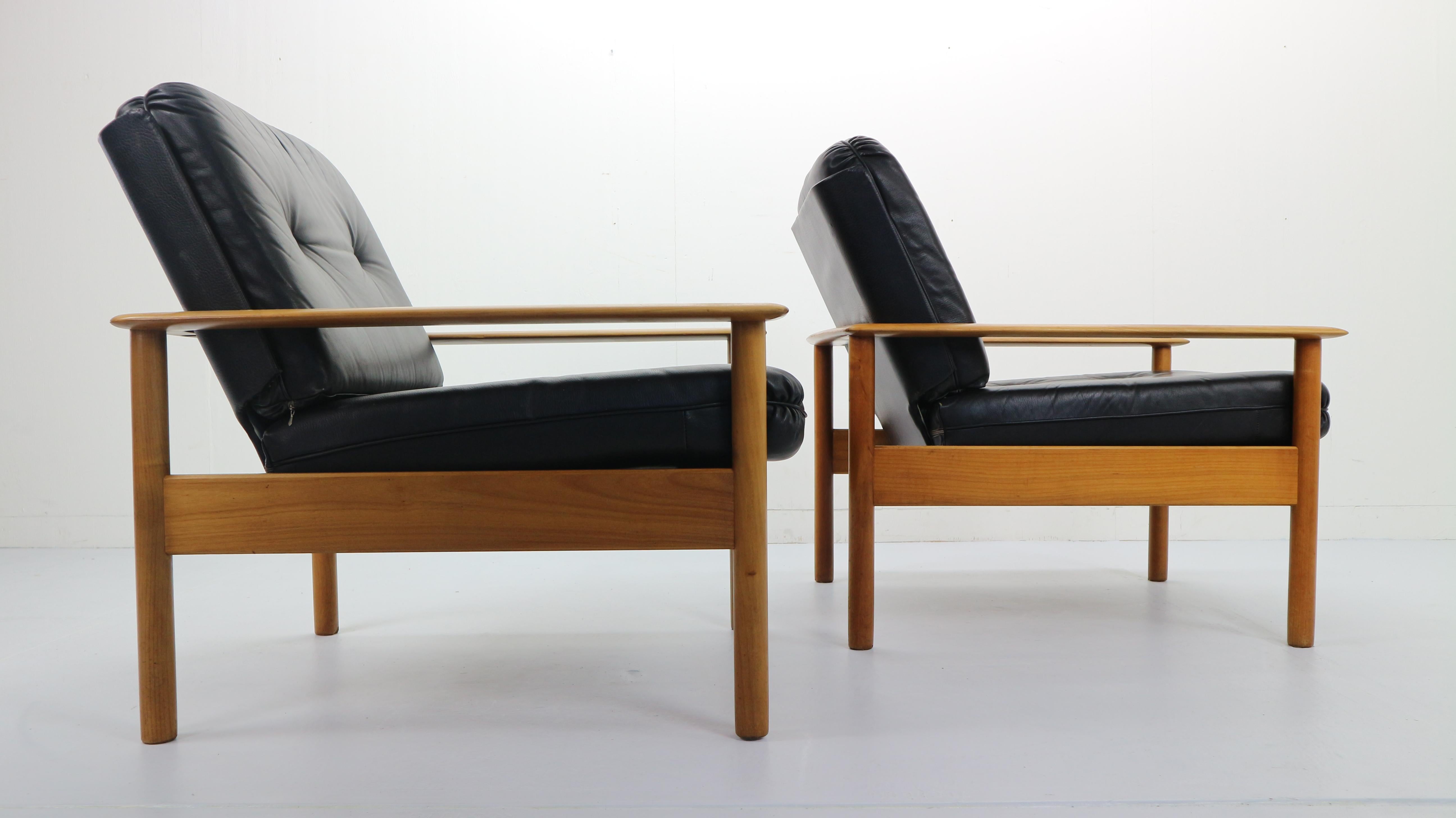 Mid-20th Century Set of 2 Mid-Century Modern Leather Lounge Chairs, Scandinavian Design 1960s