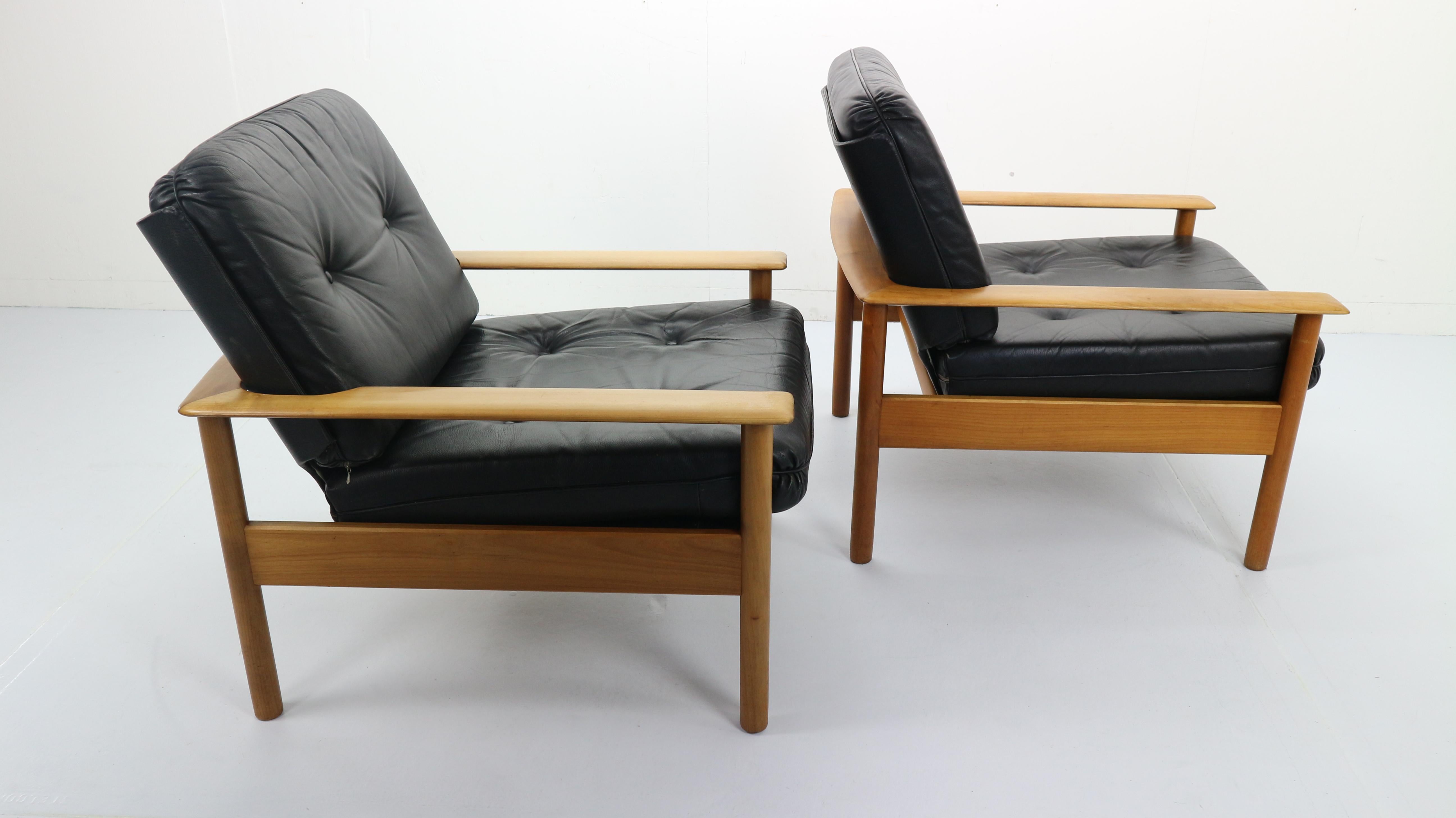 Set of 2 Mid-Century Modern Leather Lounge Chairs, Scandinavian Design 1960s 1