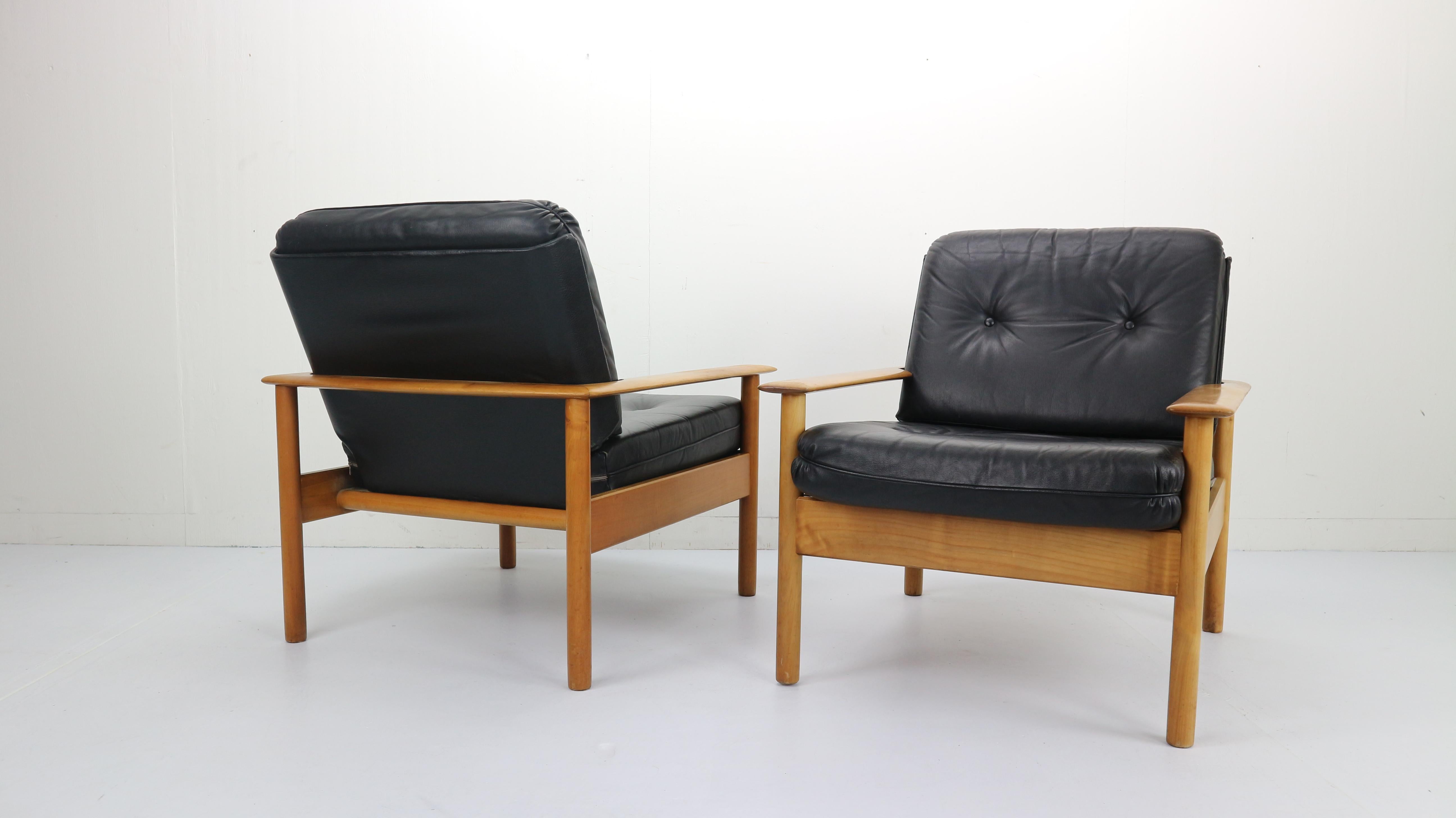Set of 2 Mid-Century Modern Leather Lounge Chairs, Scandinavian Design 1960s 2