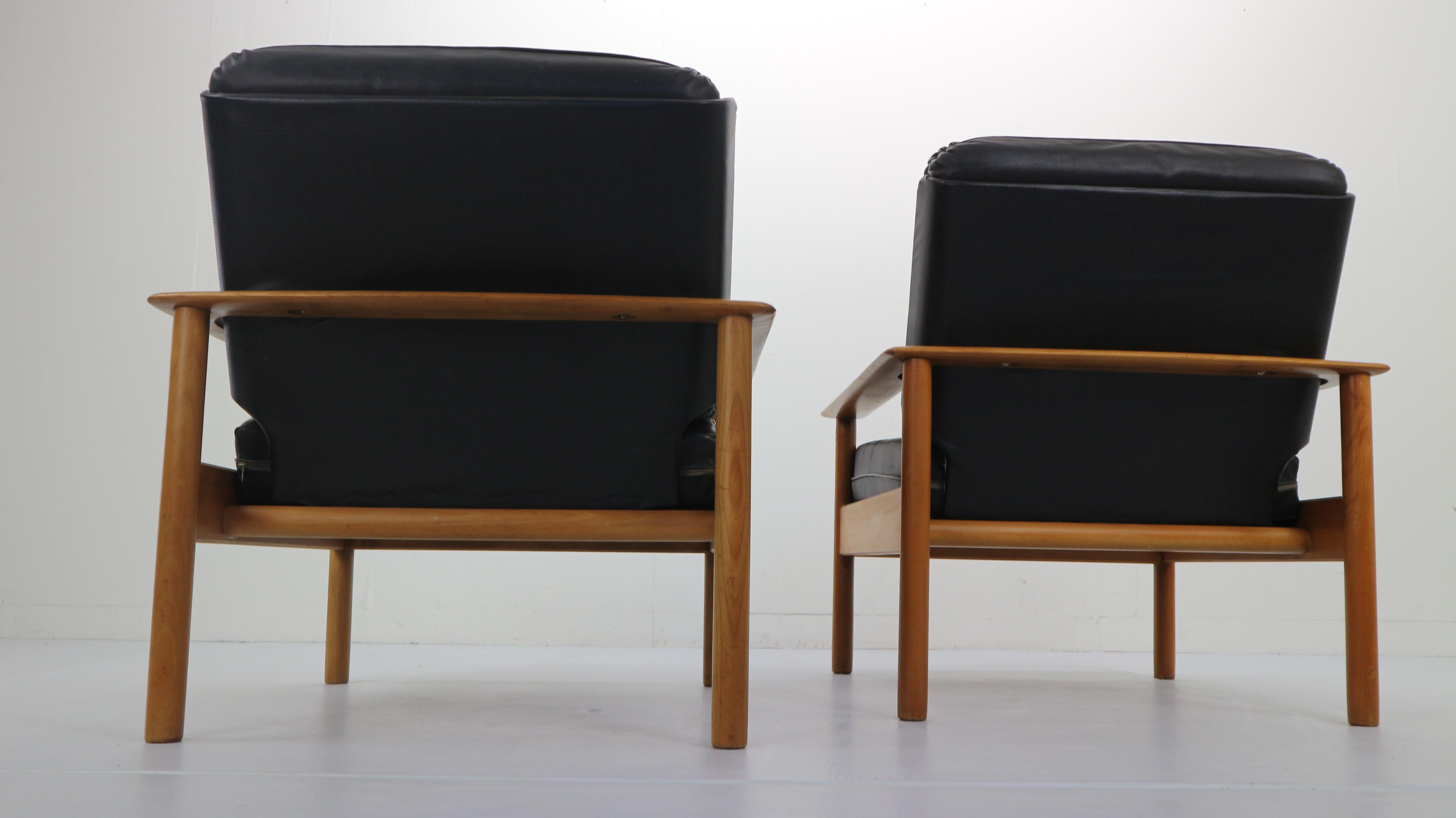 Set of 2 Mid-Century Modern Leather Lounge Chairs, Scandinavian Design 1960s 3