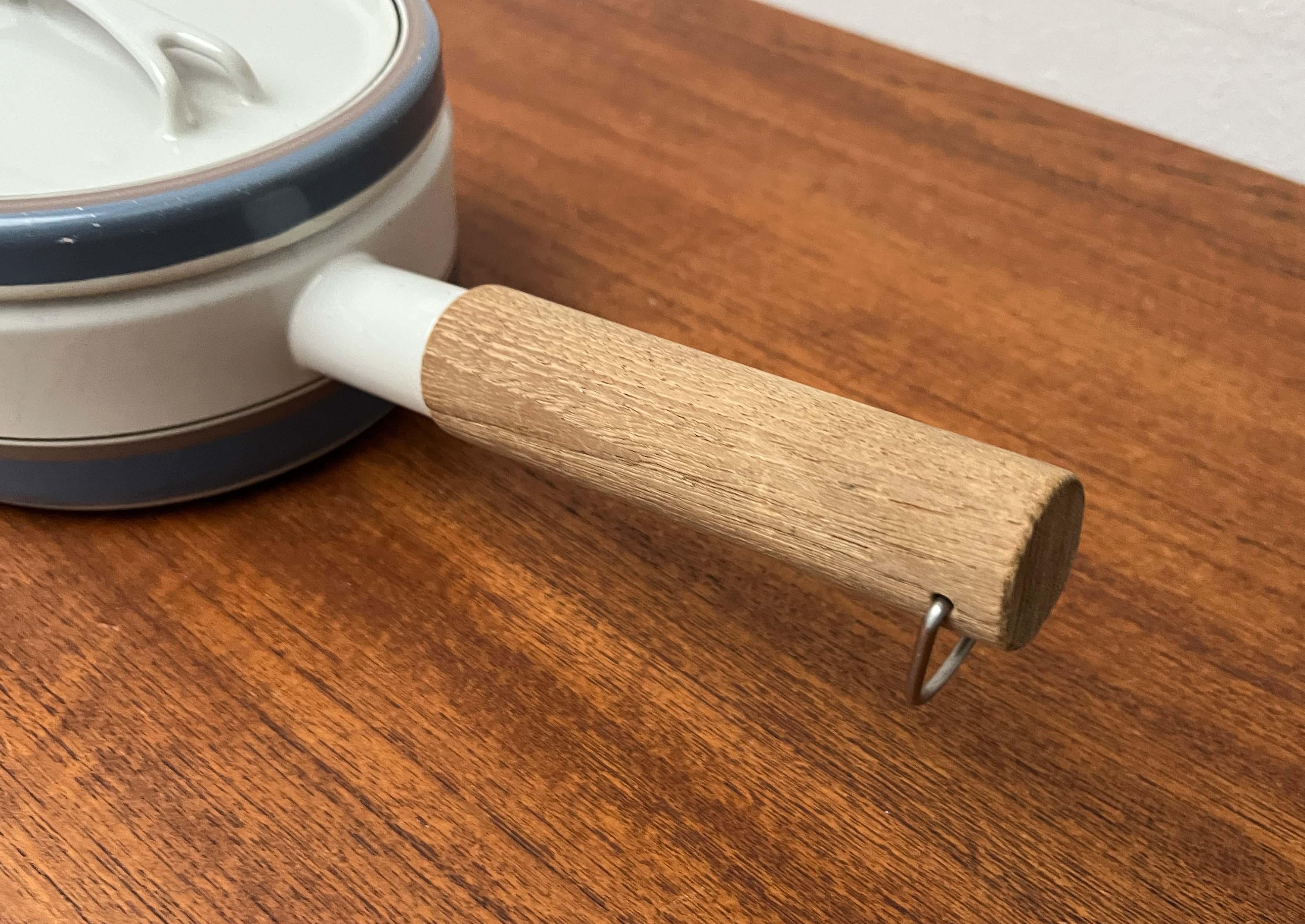 2er-Set Moderne Minimalistische Emaille-Töpfe aus der Jahrhundertmitte Seppo Mallat Finel Finnland im Angebot 1