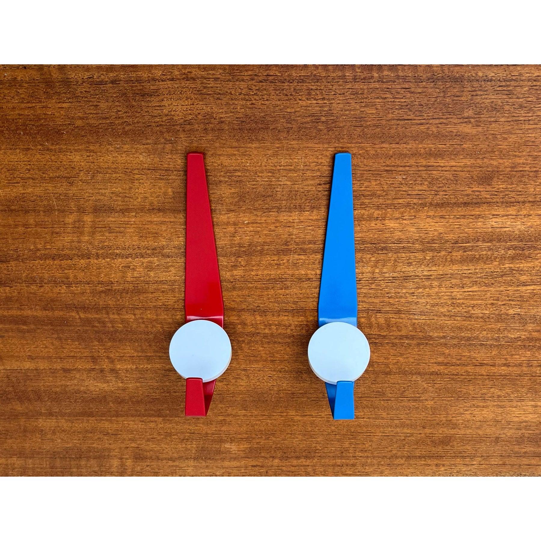 Set di 2 appendiabiti minimalisti in metallo della metà del secolo scorso, anni '60 in vendita 5