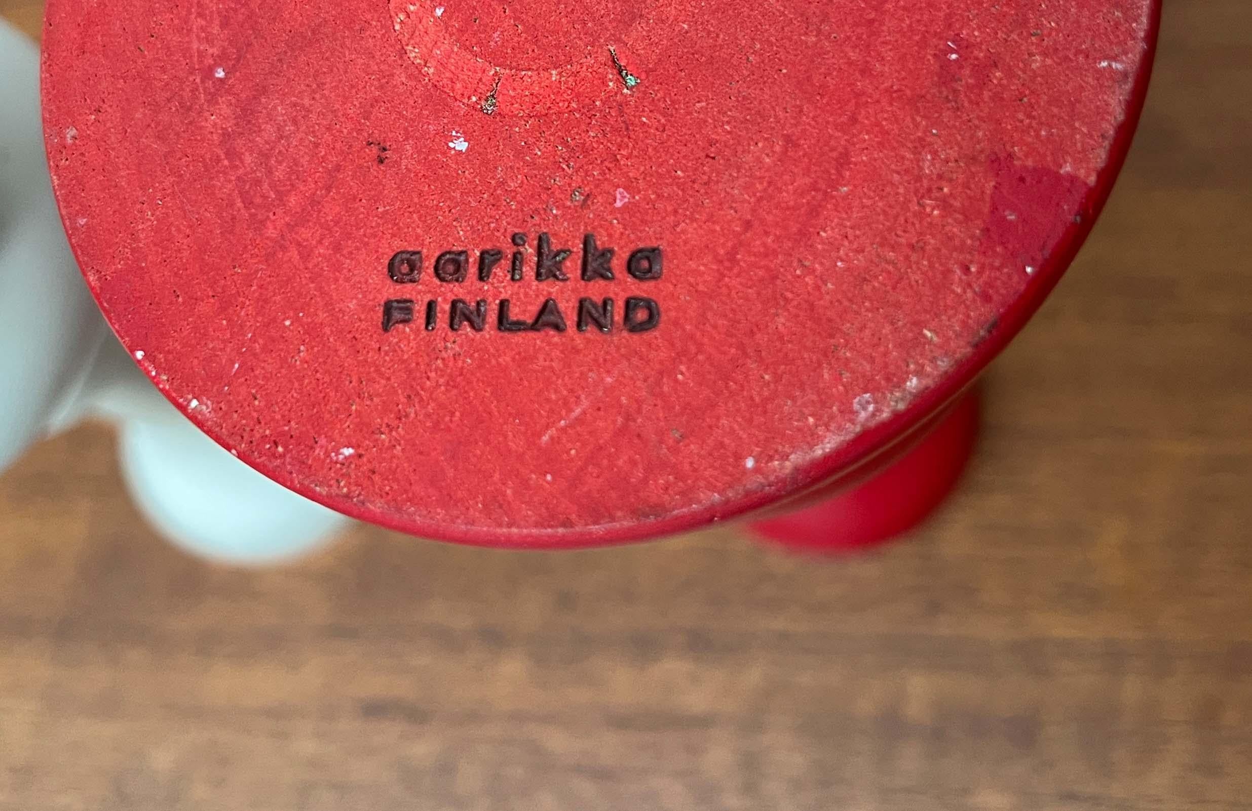 Set di 2 portacandele in legno rosso e bianco della modernità di metà secolo Aarikka, Finlandia in vendita 9