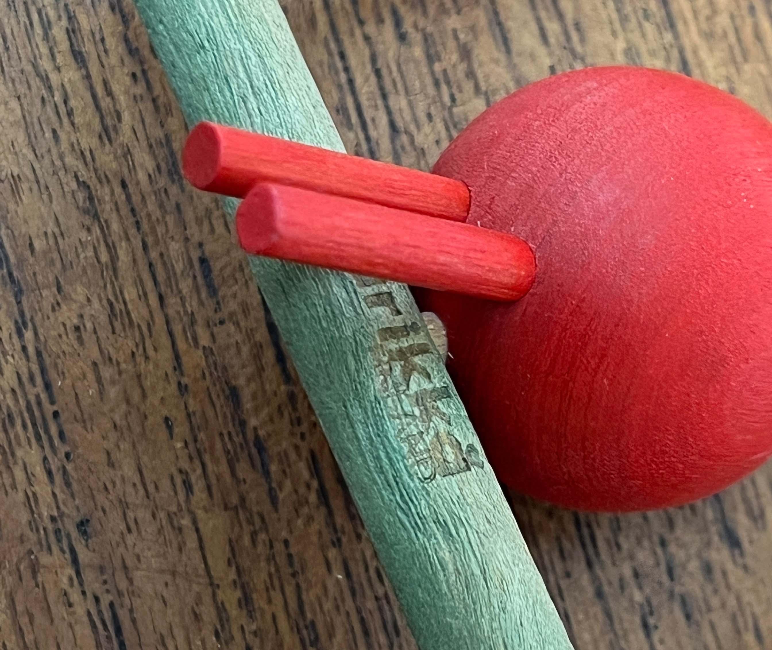 Set of 2 Mid-Century Modern Red Bird Hanger from Aarikka, Finland, 1960s in vendita 4