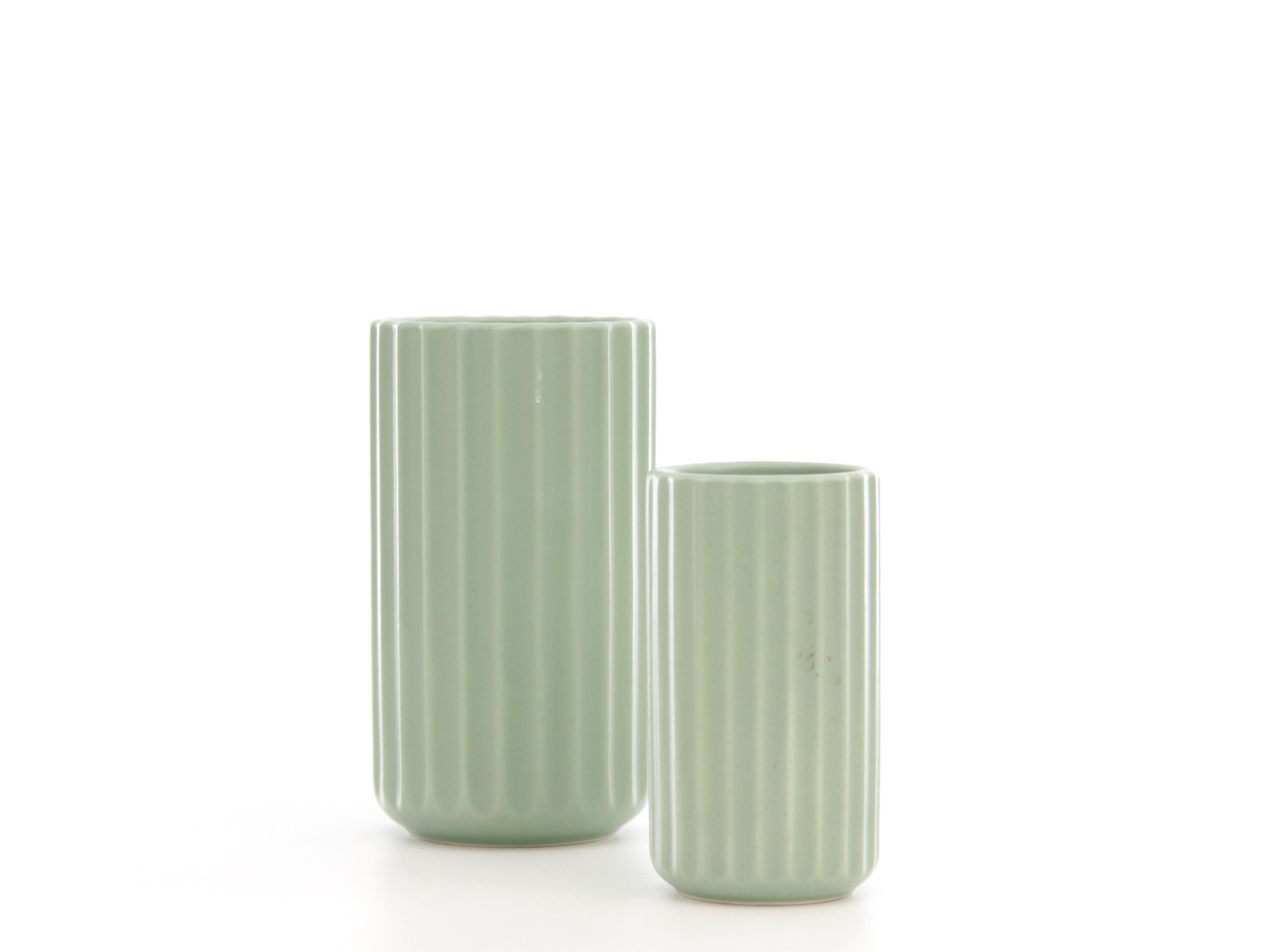 Set of two small iconic vases by Lyngby Porcelain. Manufactured from 1936 to 1969 in Denmark and reissued from 2012. These two small vases are originals

Small vase: H 9 cm. Ø 5 cm. Large vase : H 12 cm. Ø 7 cm.