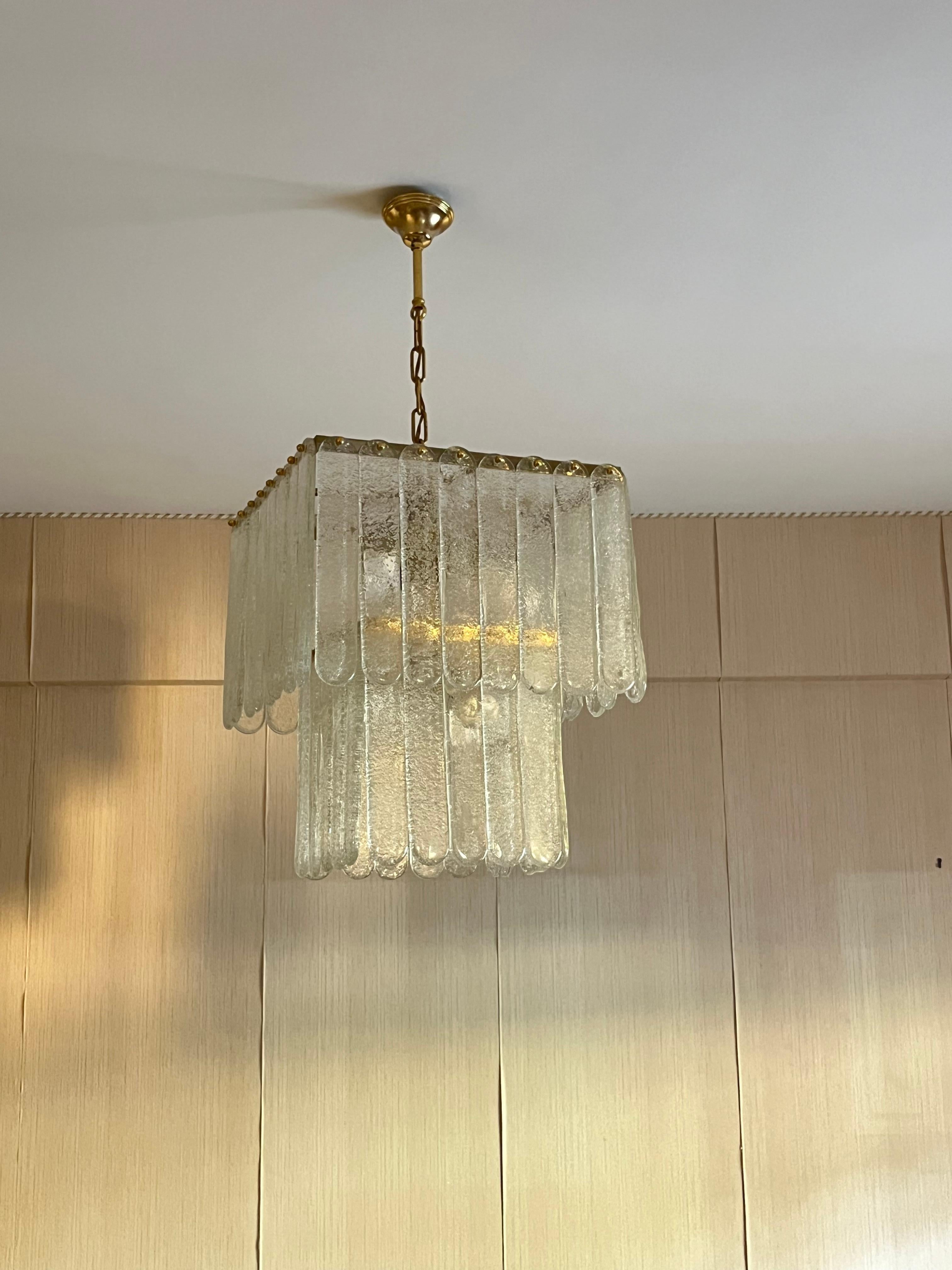 Satz von 2 monumentalen Kronleuchtern aus Murano-Glas und Messing aus der Mitte des Jahrhunderts, 1960er Jahre im Angebot 5