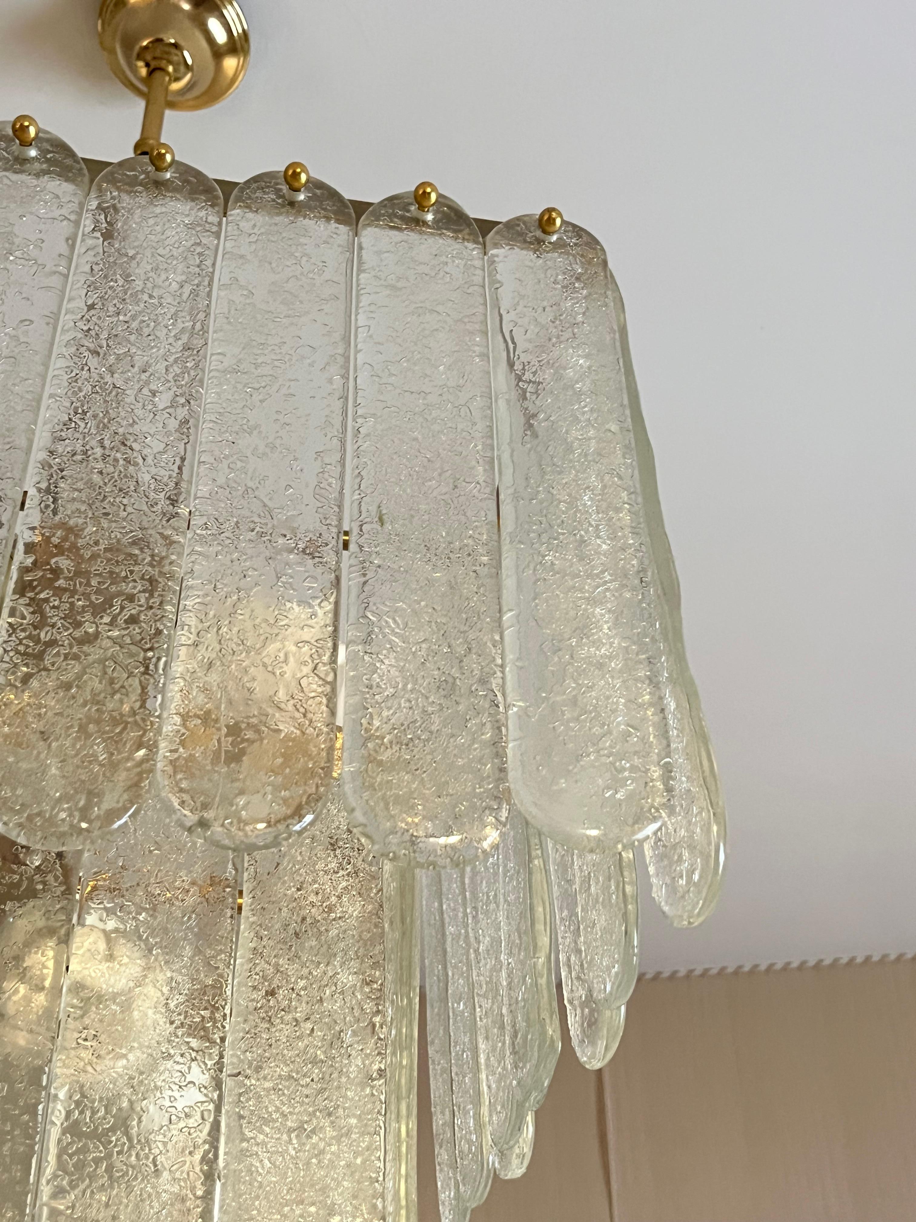 Satz von 2 monumentalen Kronleuchtern aus Murano-Glas und Messing aus der Mitte des Jahrhunderts, 1960er Jahre im Angebot 6
