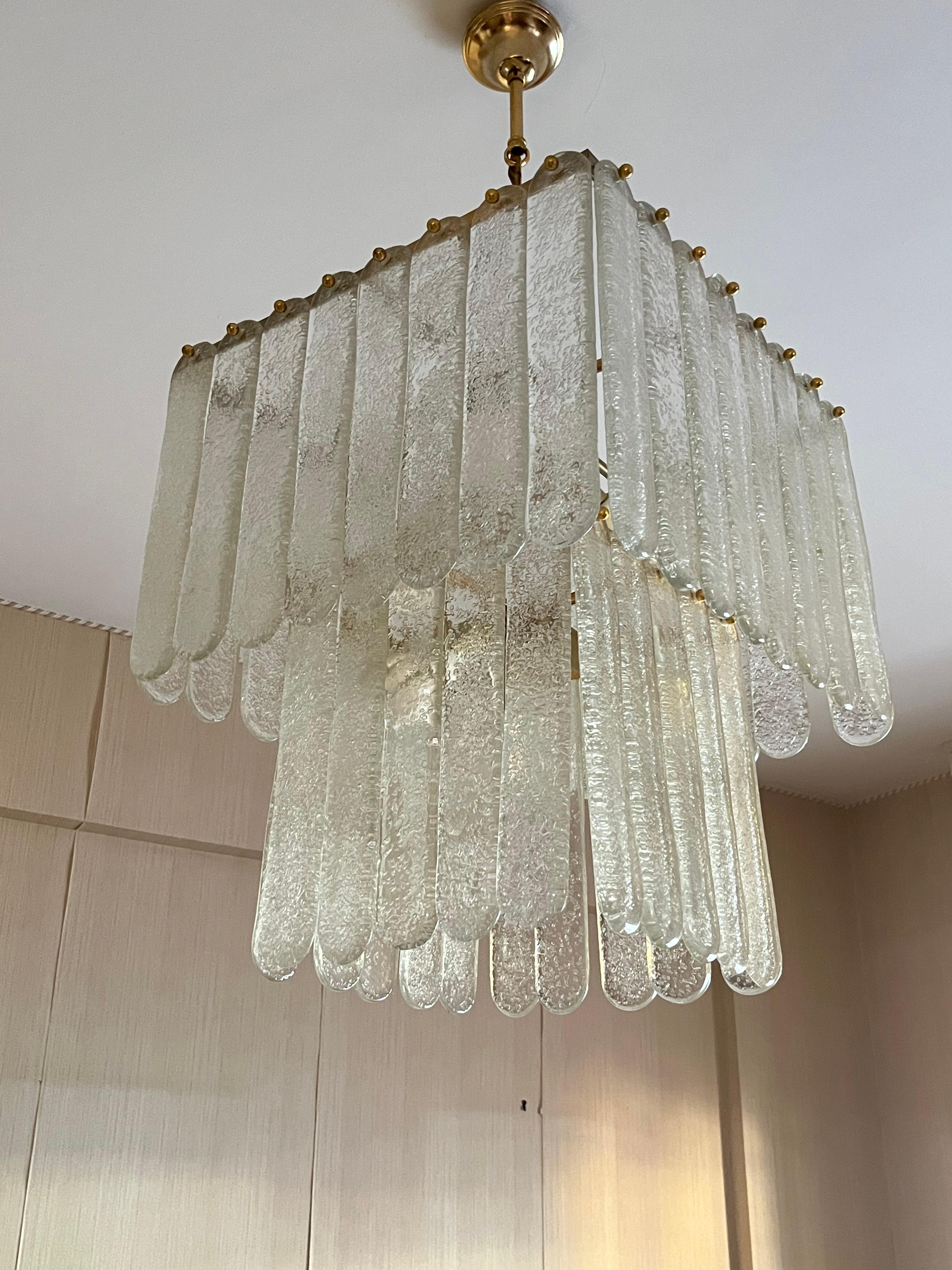 Satz von 2 monumentalen Kronleuchtern aus Murano-Glas und Messing aus der Mitte des Jahrhunderts, 1960er Jahre im Angebot 7