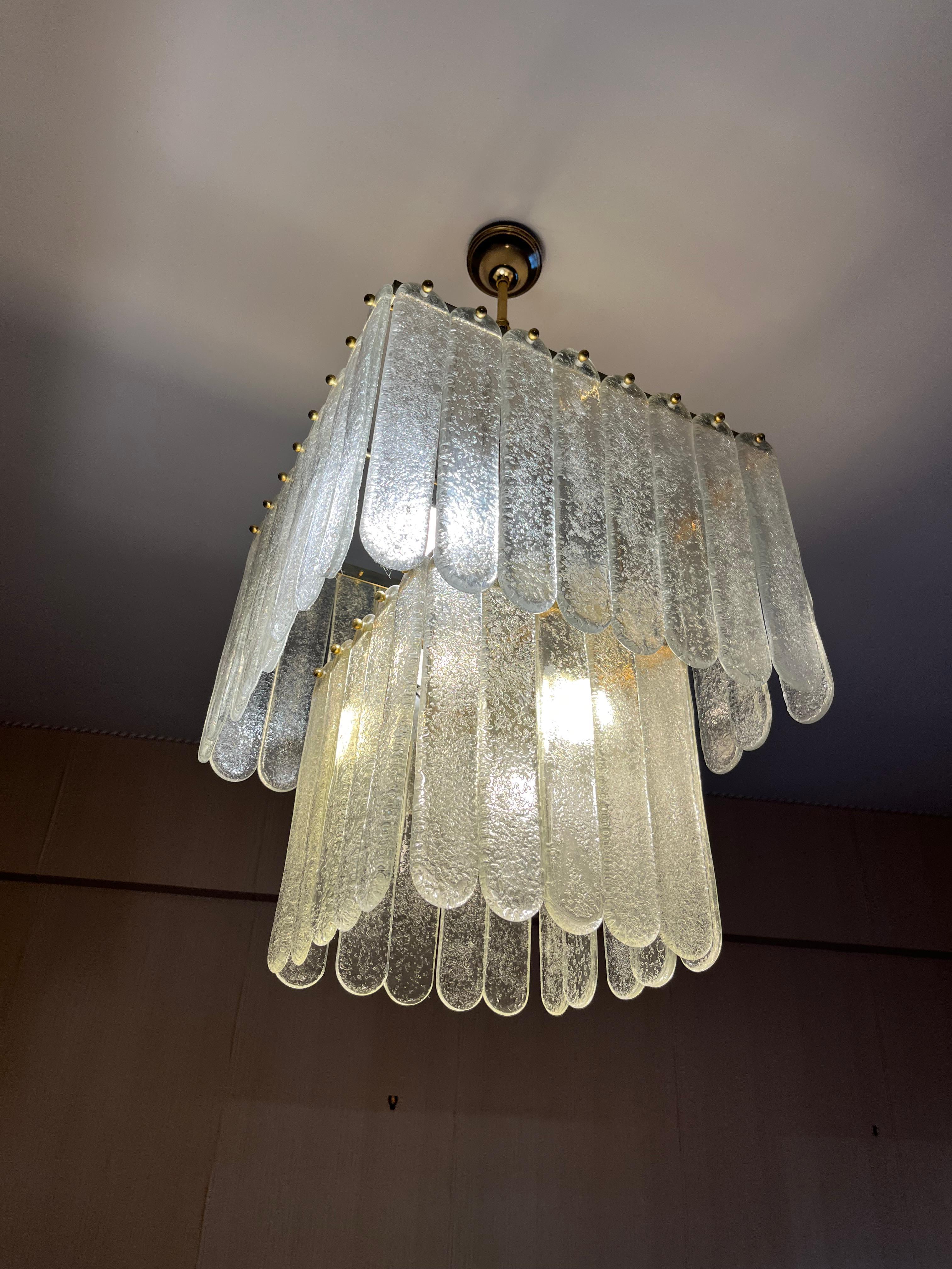 Satz von 2 monumentalen Kronleuchtern aus Murano-Glas und Messing aus der Mitte des Jahrhunderts, 1960er Jahre im Angebot 8