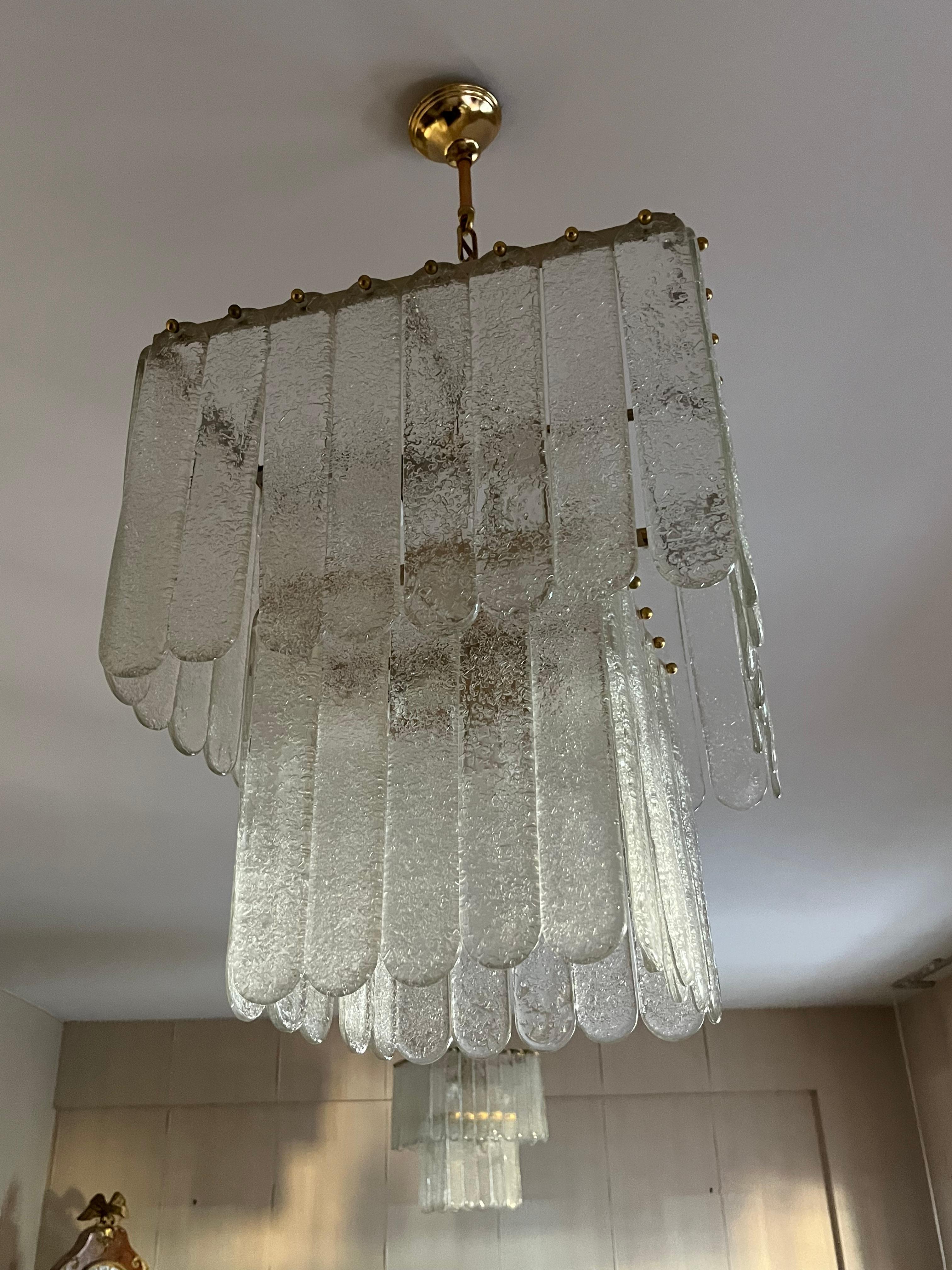 Satz von 2 monumentalen Kronleuchtern aus Murano-Glas und Messing aus der Mitte des Jahrhunderts, 1960er Jahre im Zustand „Gut“ im Angebot in Palermo, IT
