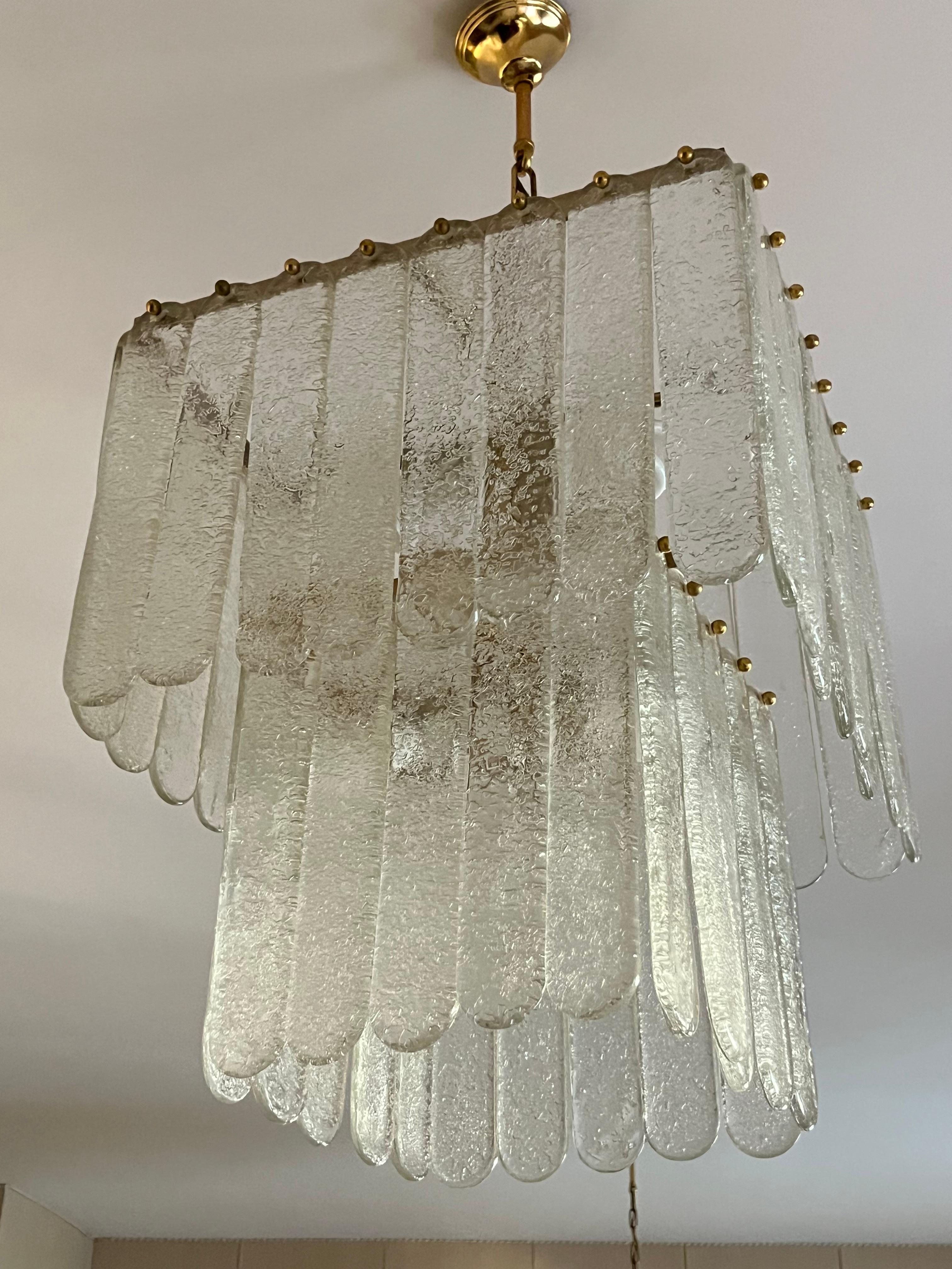 Satz von 2 monumentalen Kronleuchtern aus Murano-Glas und Messing aus der Mitte des Jahrhunderts, 1960er Jahre im Angebot 3