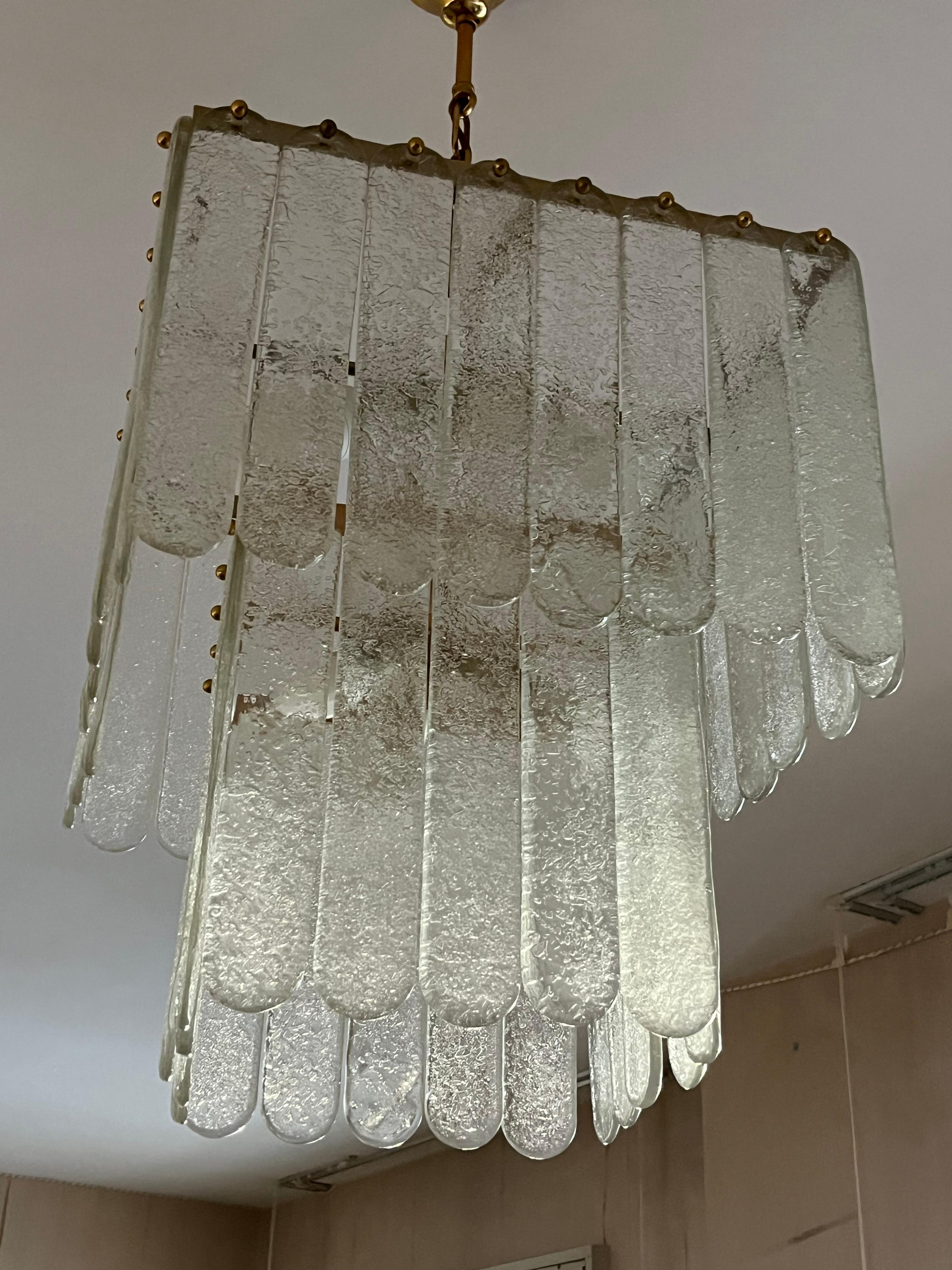 Satz von 2 monumentalen Kronleuchtern aus Murano-Glas und Messing aus der Mitte des Jahrhunderts, 1960er Jahre im Angebot 4