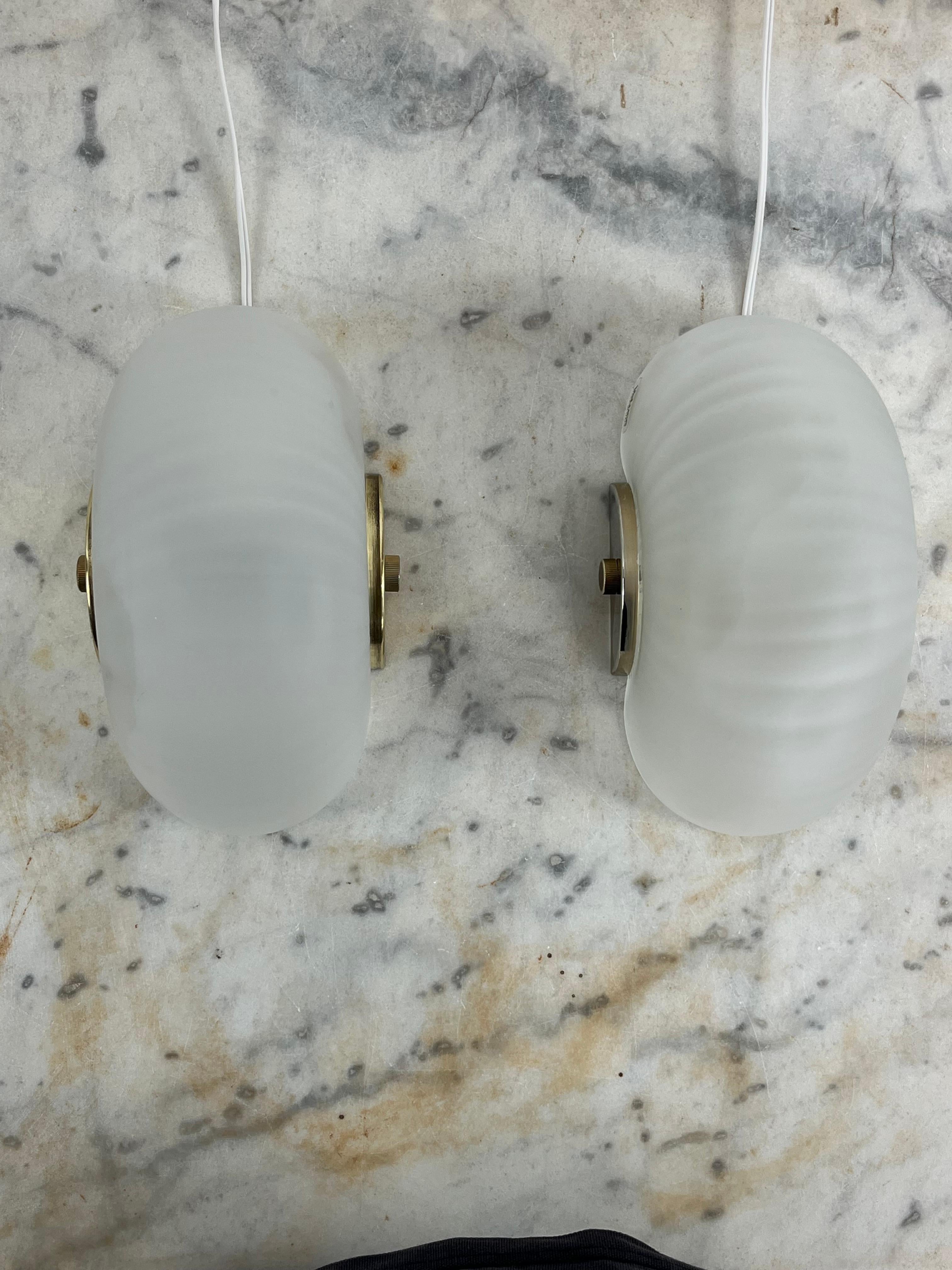 Juego de 2 lámparas de pared de concha de latón y cristal de Murano de mediados de siglo, VeLuce Años 60 en venta 5