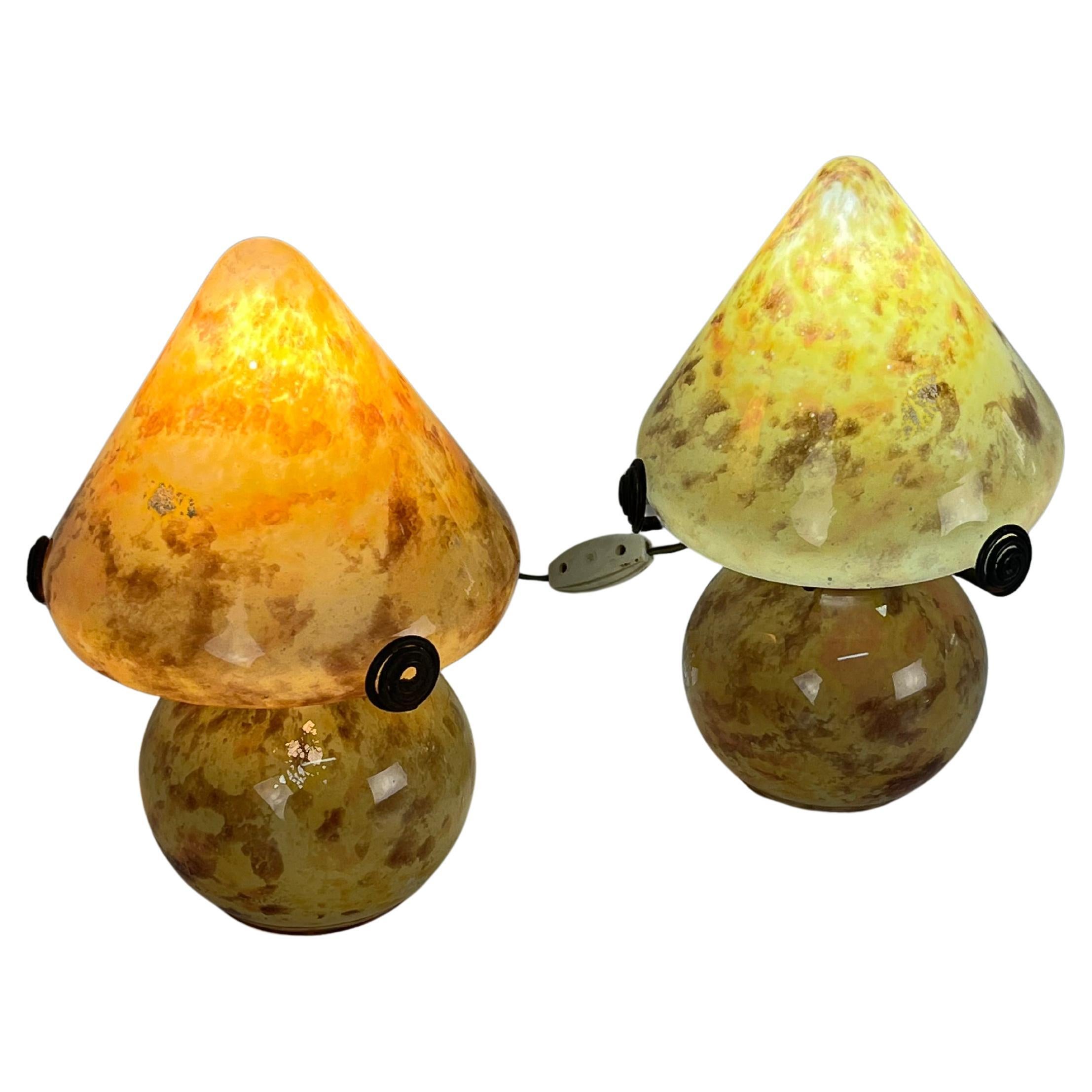 Set of 2 Mid-Century Murano Glass Bedside Lamps, 1950s
Purchased in one of the most prestigious Venetian shops in Piazza San Marco.
Good condition.
e14 lamps.