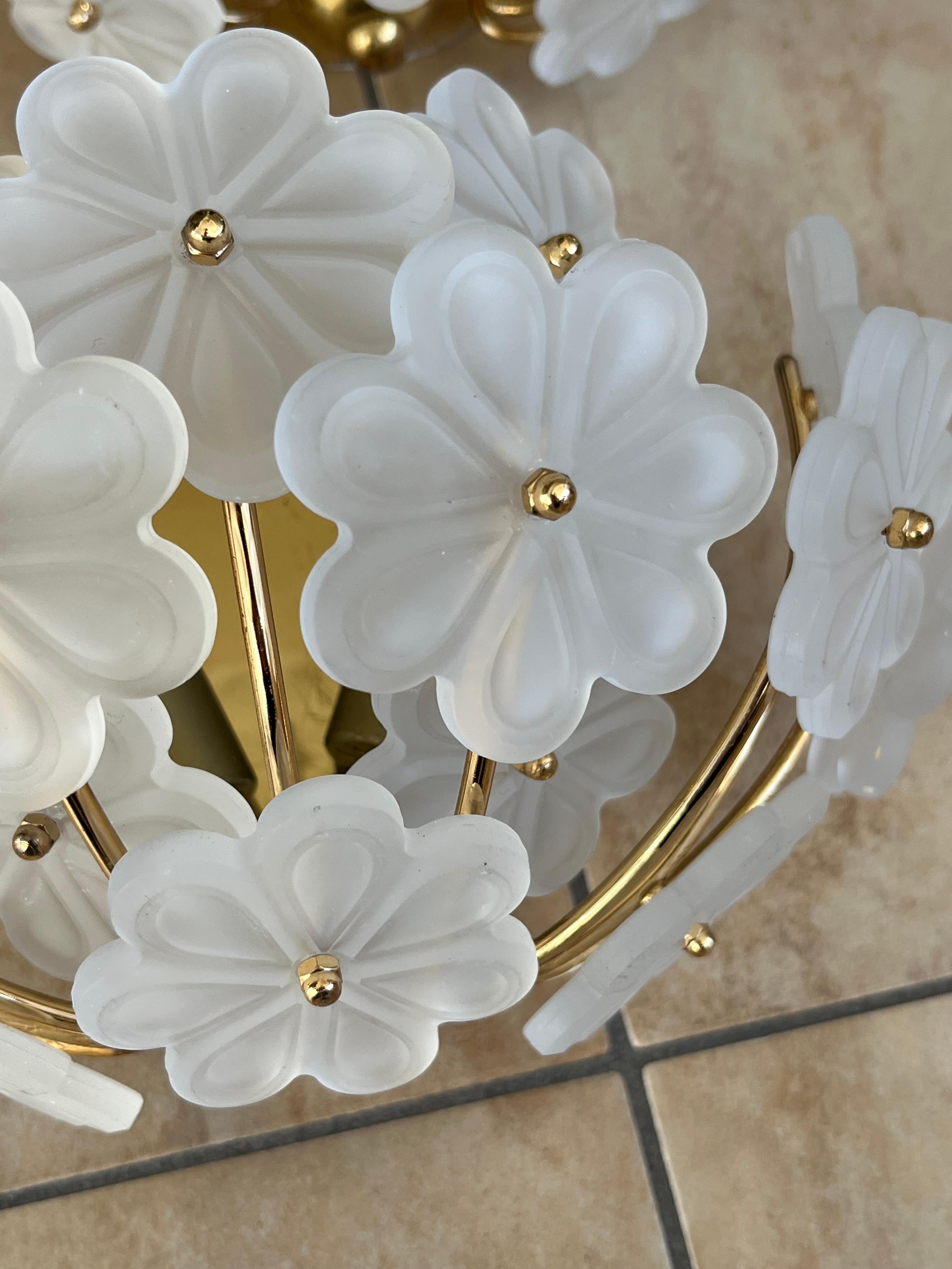 Set di 2 lampade da parete a fiore in vetro di Murano della metà del secolo scorso attribuite a Barovier 1960 In condizioni buone in vendita a Palermo, IT